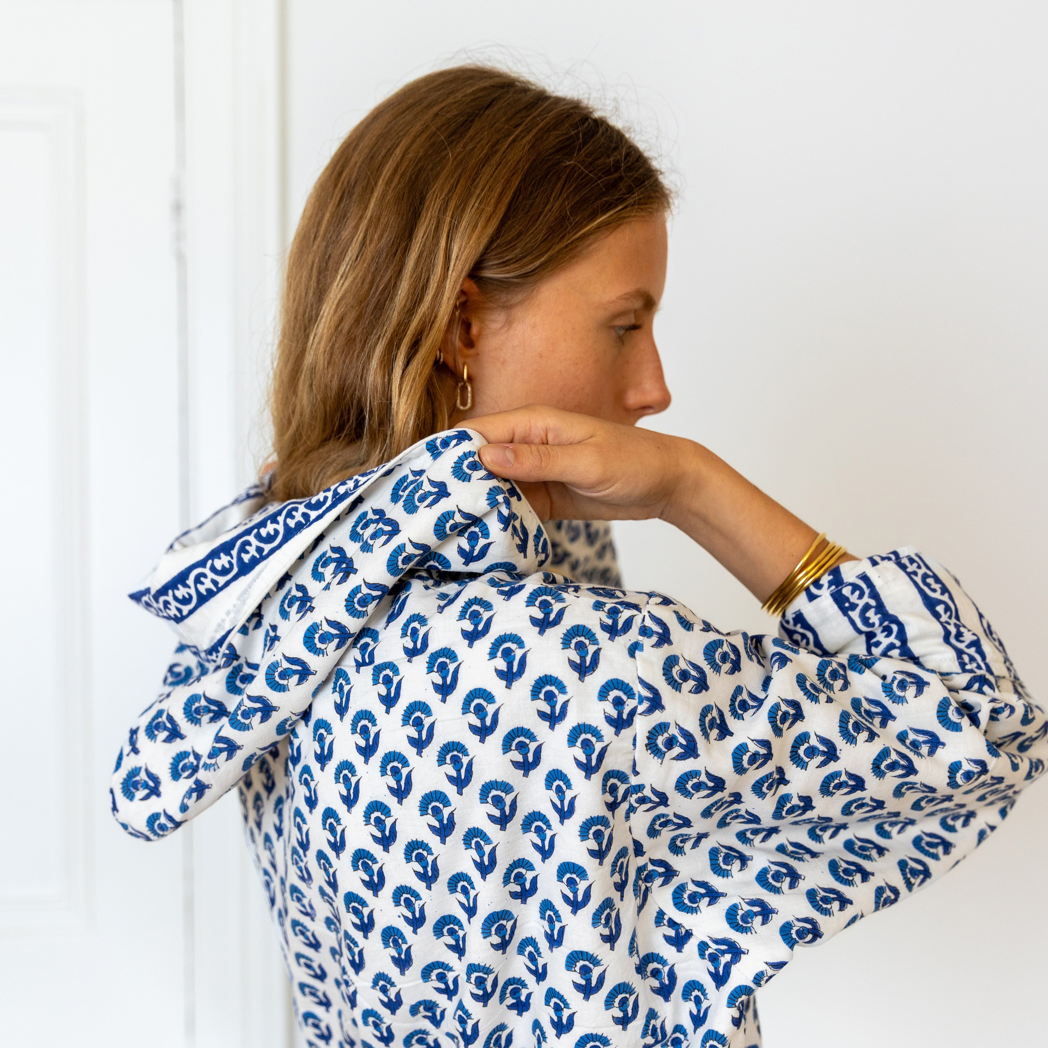 COTTON HOODED ROBE - BLUE FLOWER