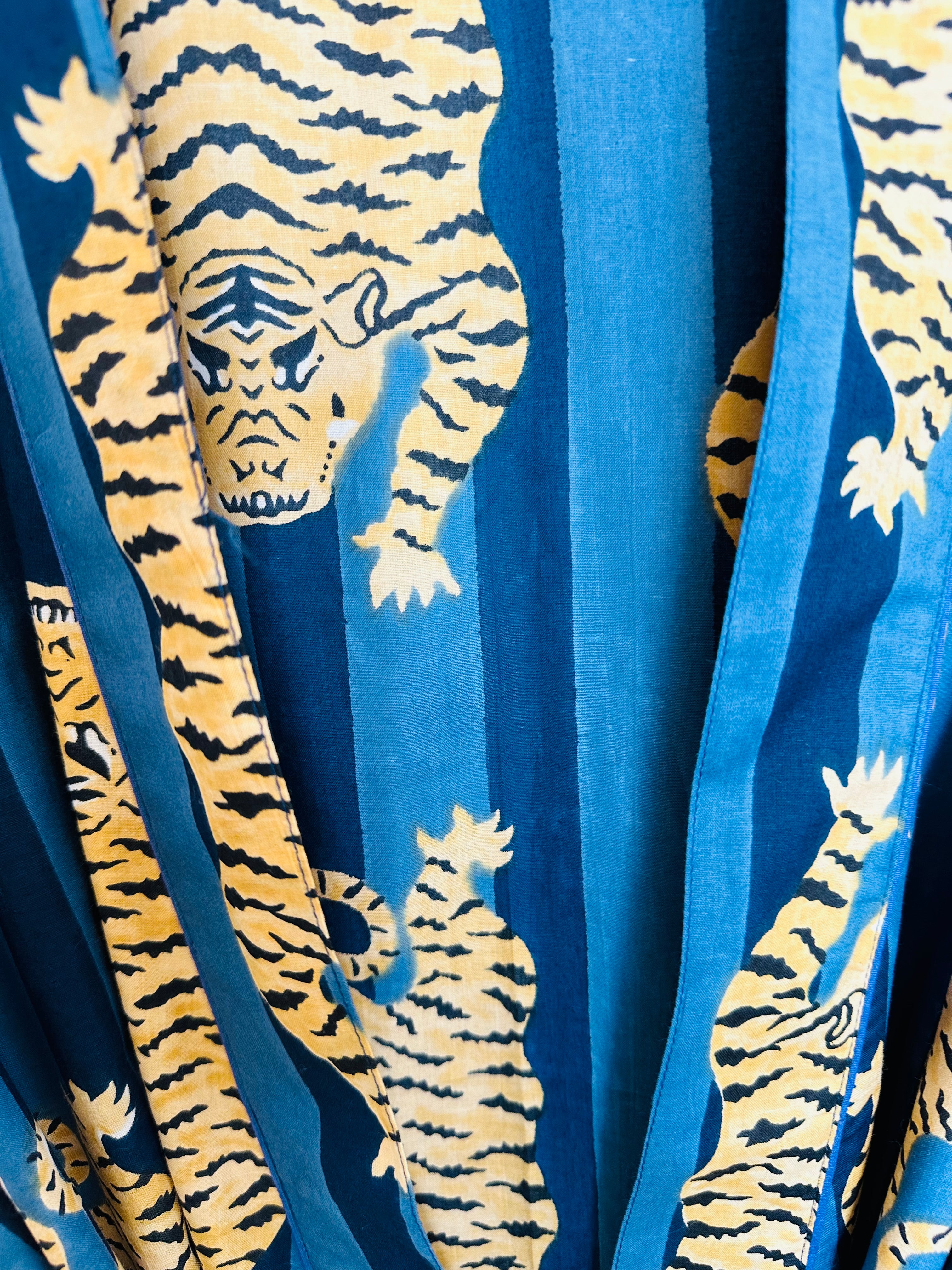 TIGER PRINT ROBE - DARK BLUE