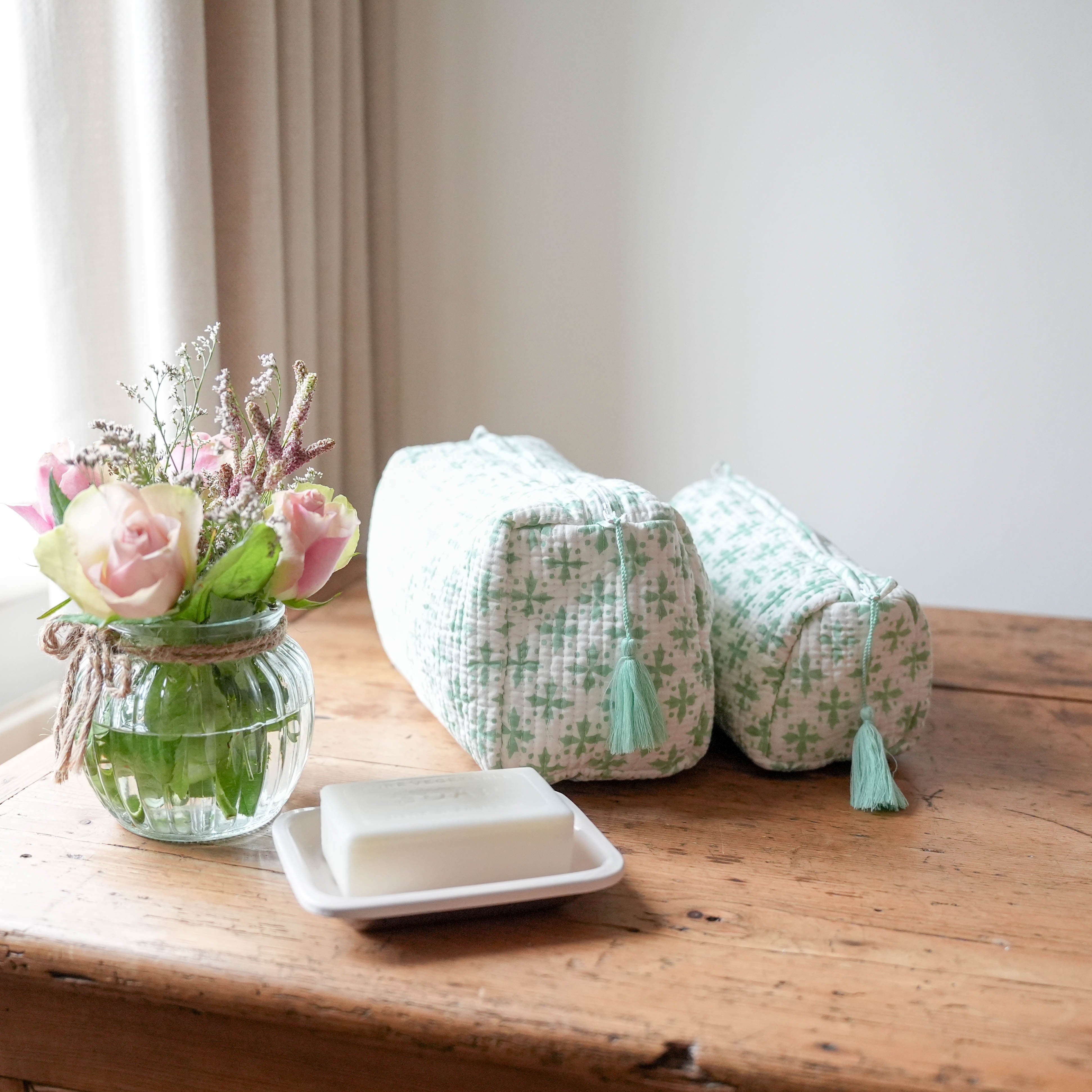 COTTON WASH BAG - GREEN CLOVER