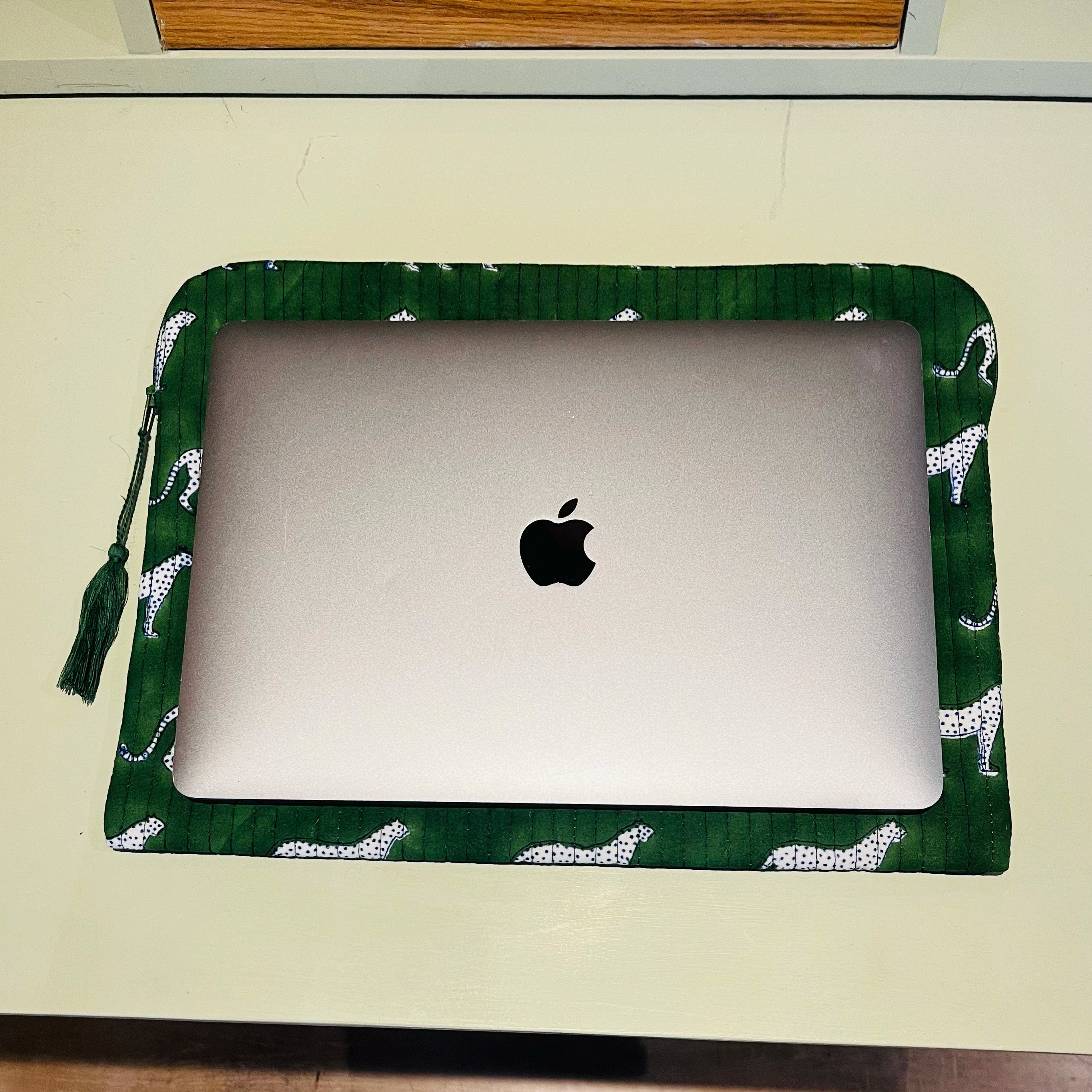 LAPTOP CASE - GREEN LEOPARD
