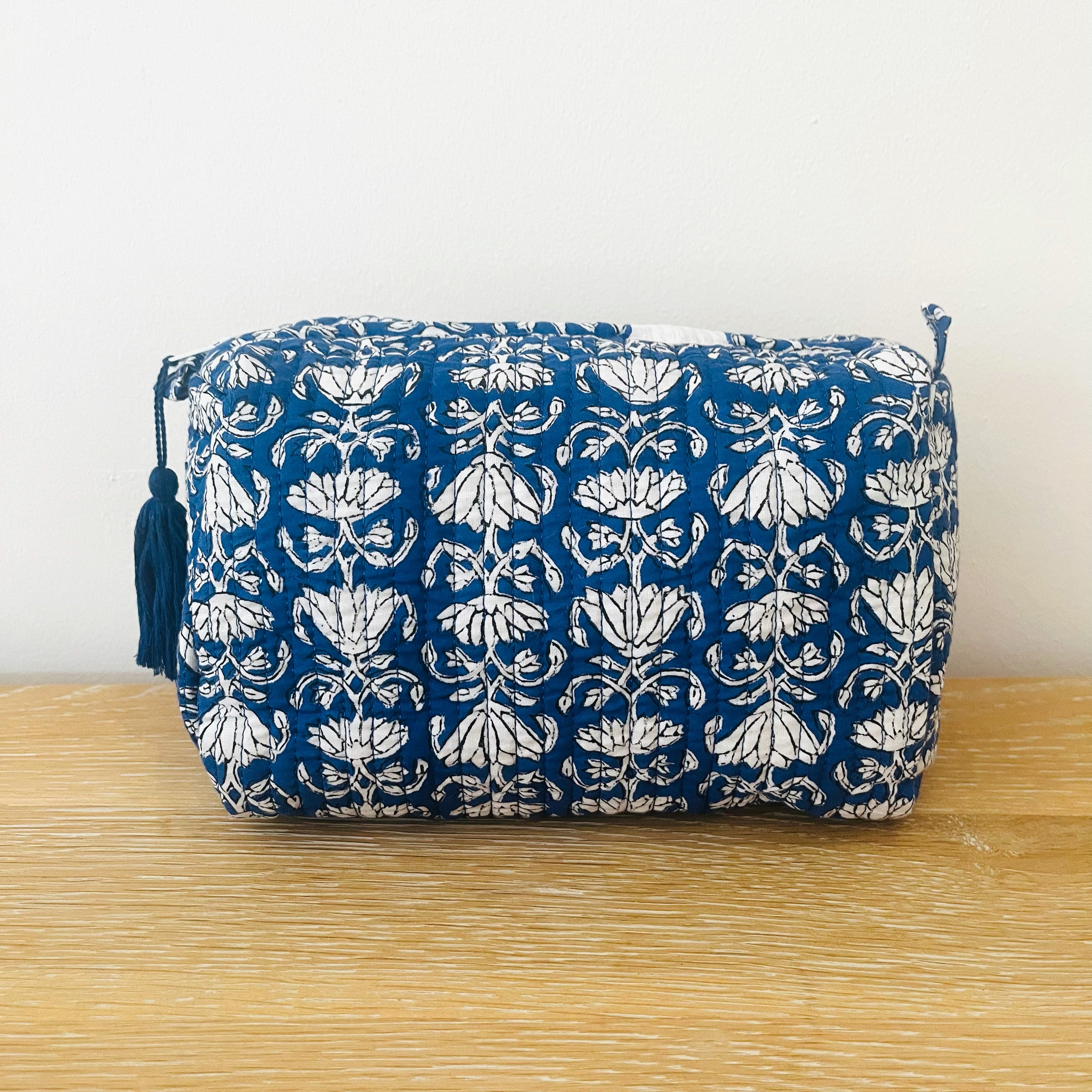 WASH BAG + MAKE UP POUCH SET - BLUE LOTUS