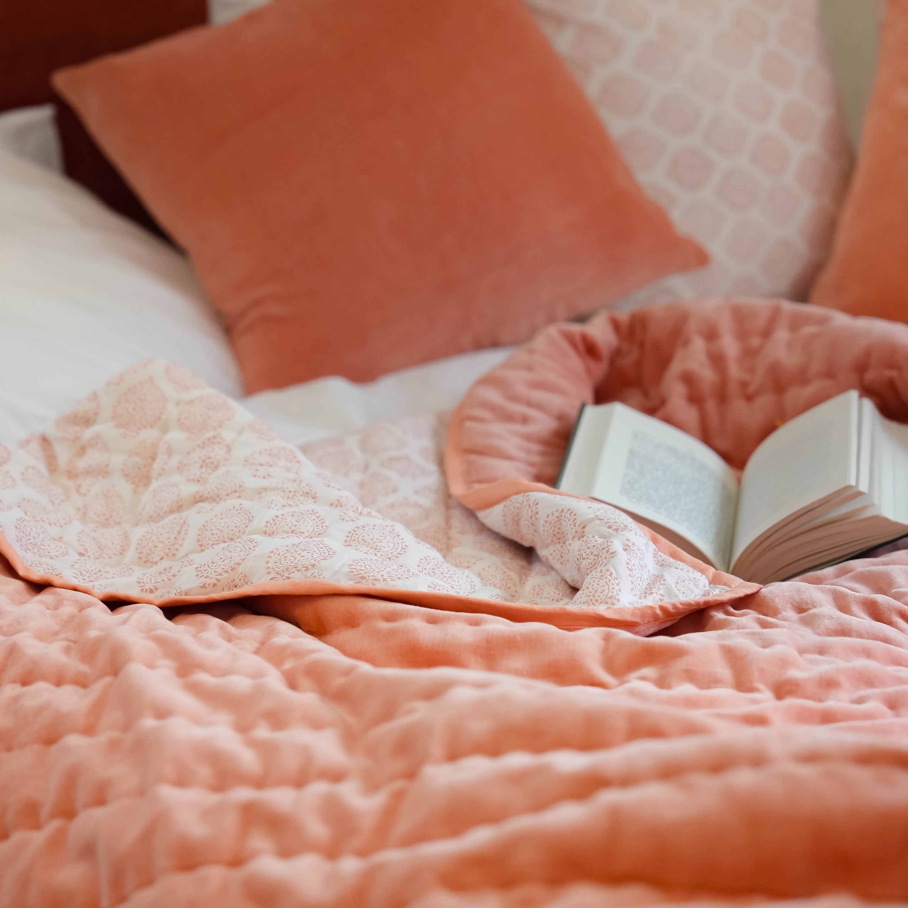 VELVET QUILT - CORAL PINK