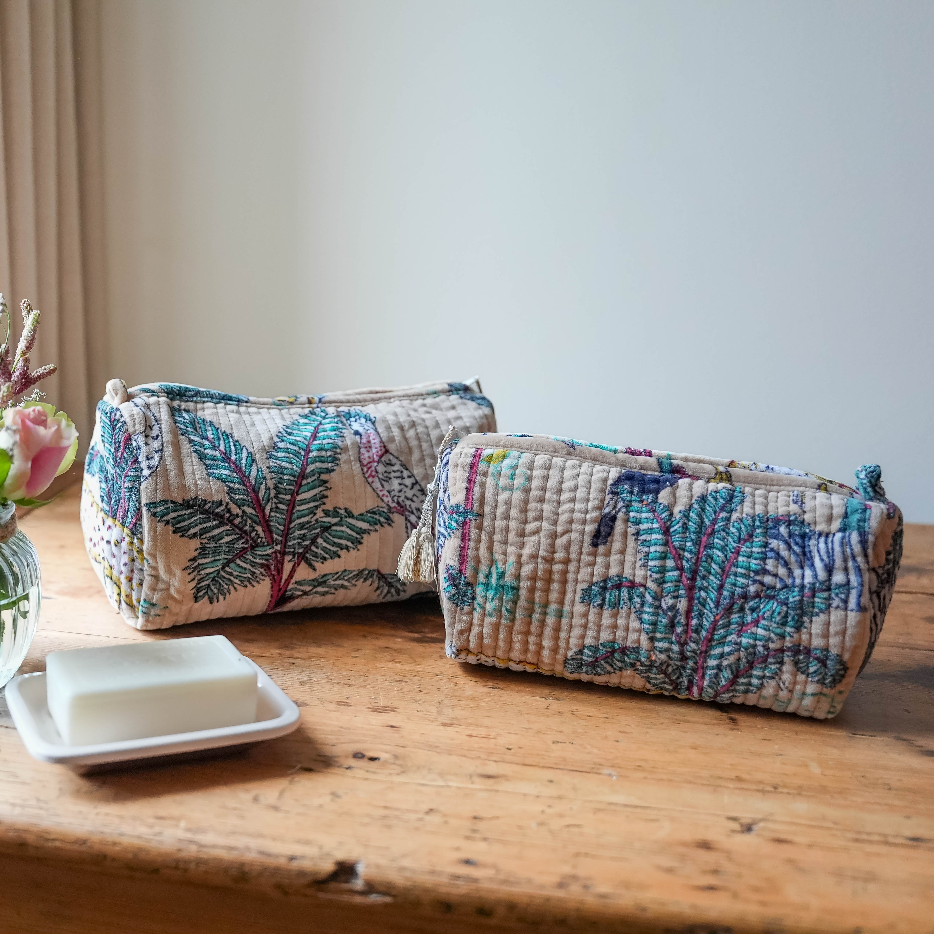 VELVET WASH BAG - BEIGE - 25% off