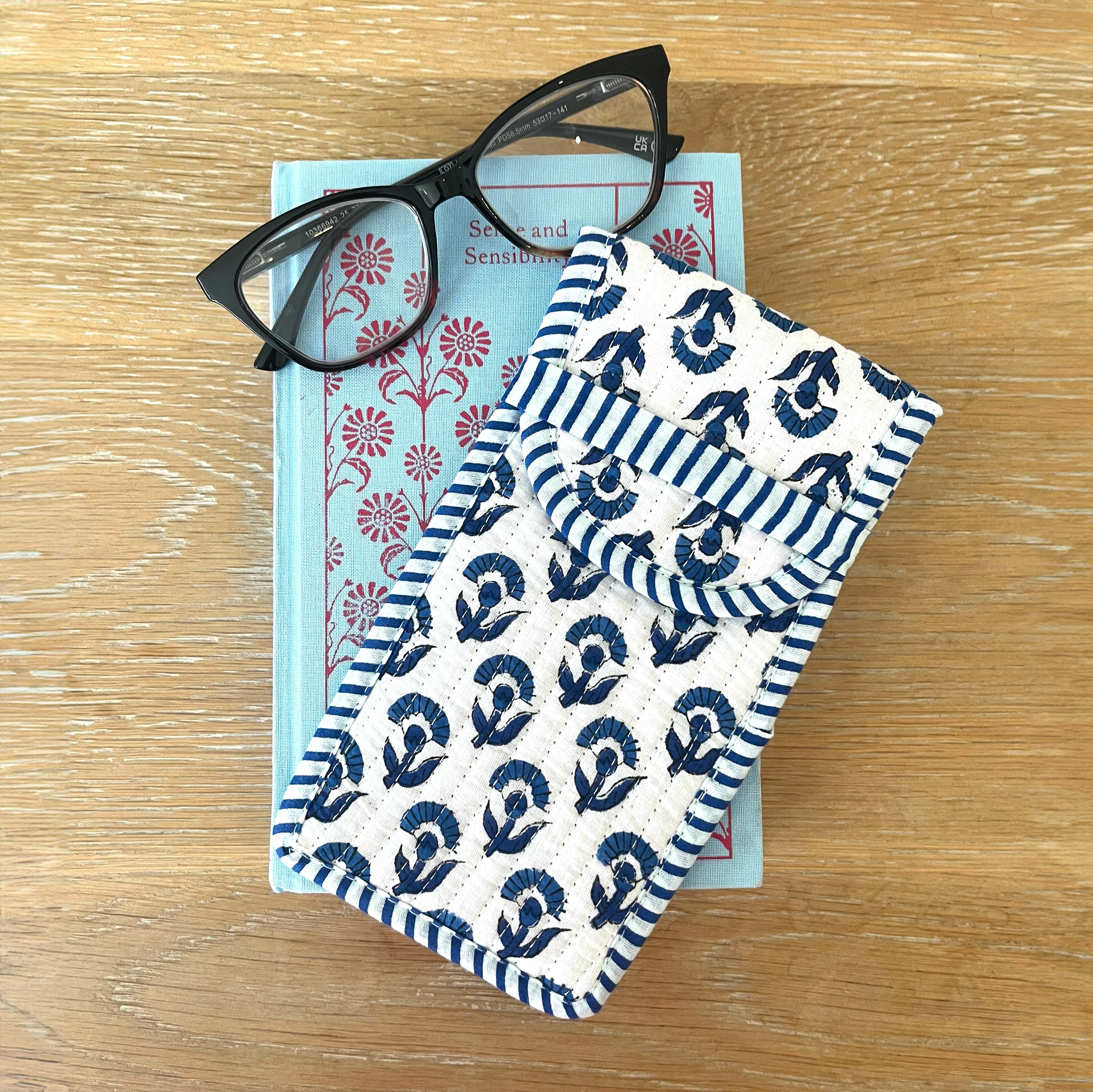 COTTON GLASSES CASE - BLUE BUTI