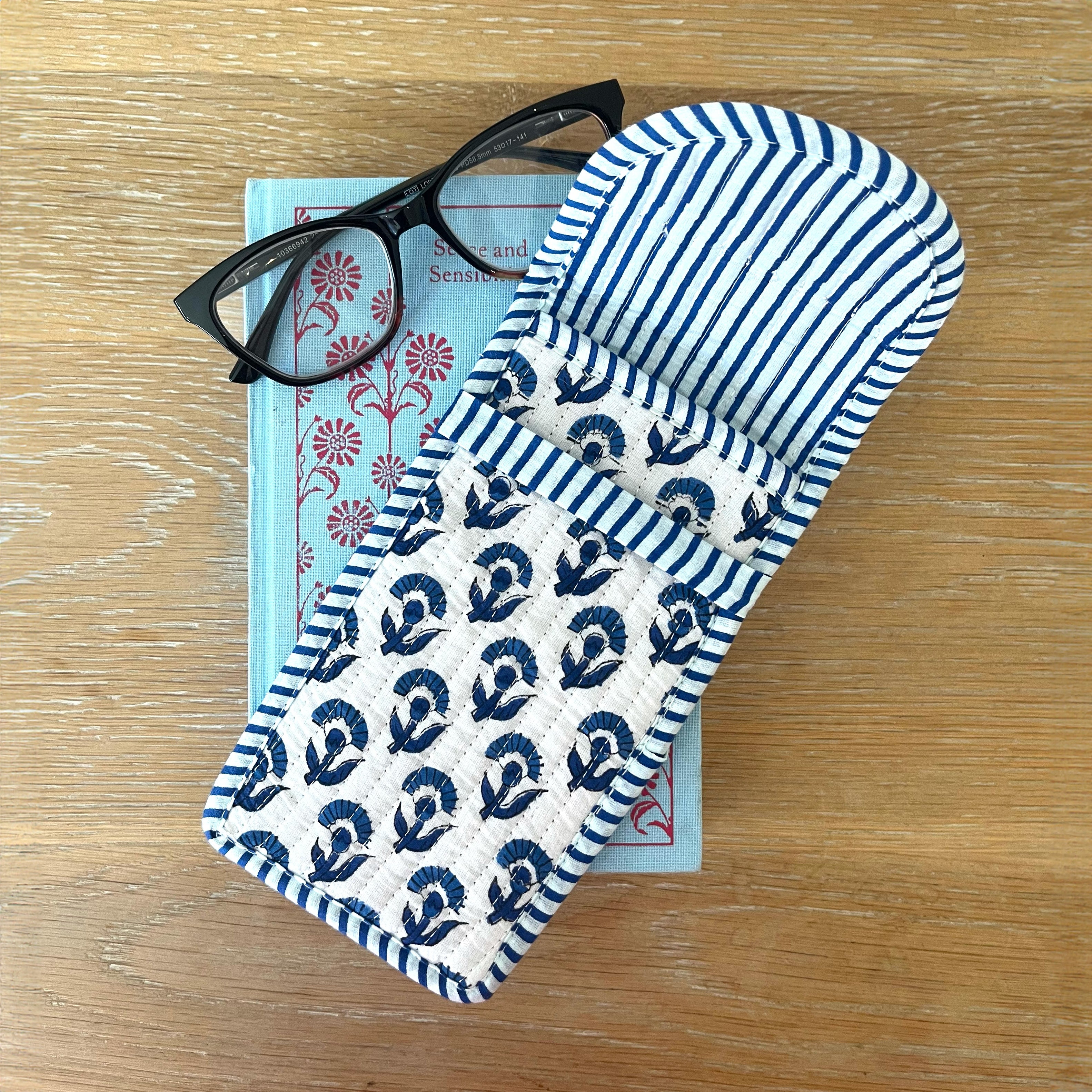 COTTON GLASSES CASE - BLUE BUTI
