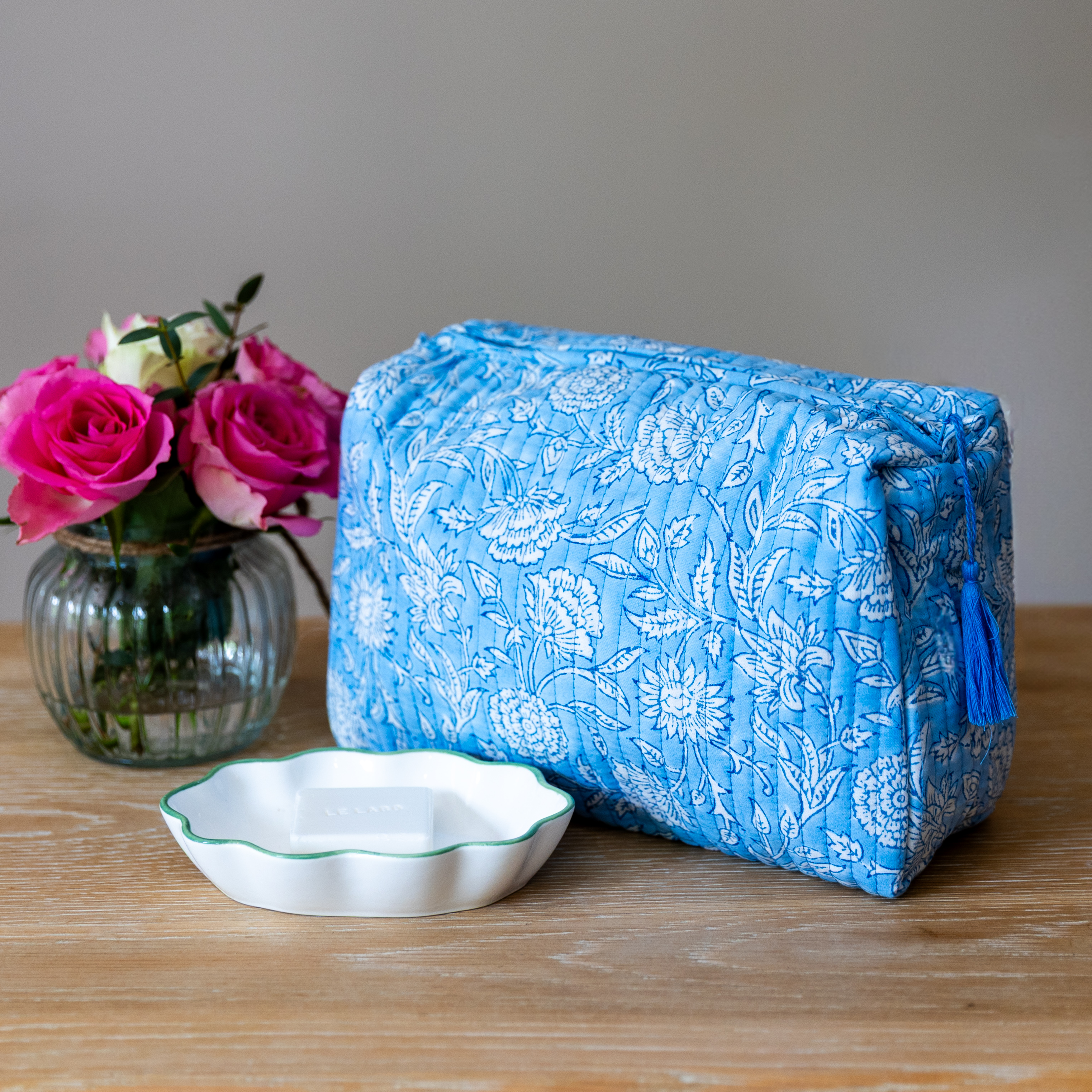 blue_floral_bathbag_2e20cb6a-2255-4972-9db6-bd36cad5a85b.png