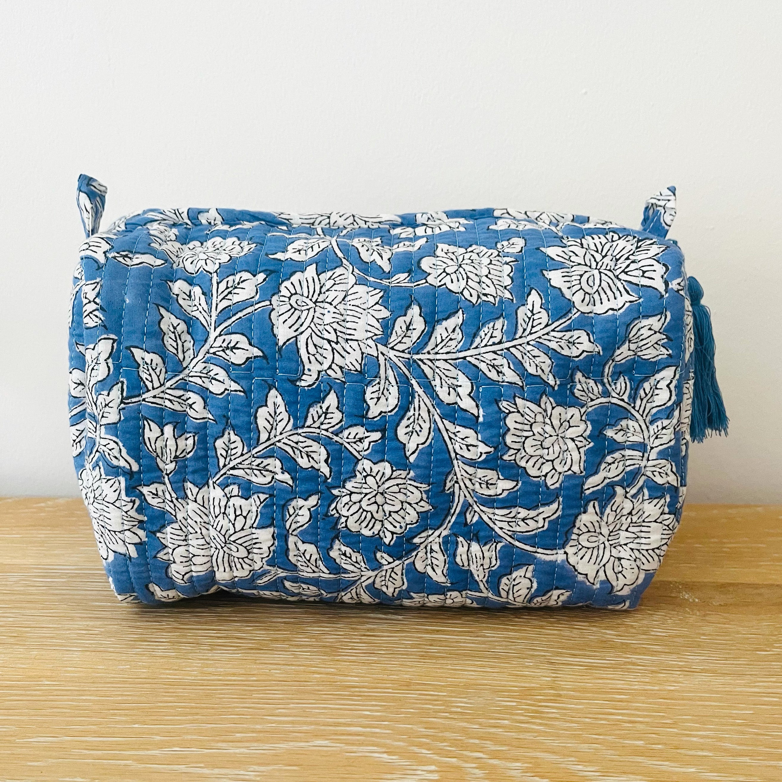 WASH BAG + MAKE UP POUCH SET - BLUE FLORAL
