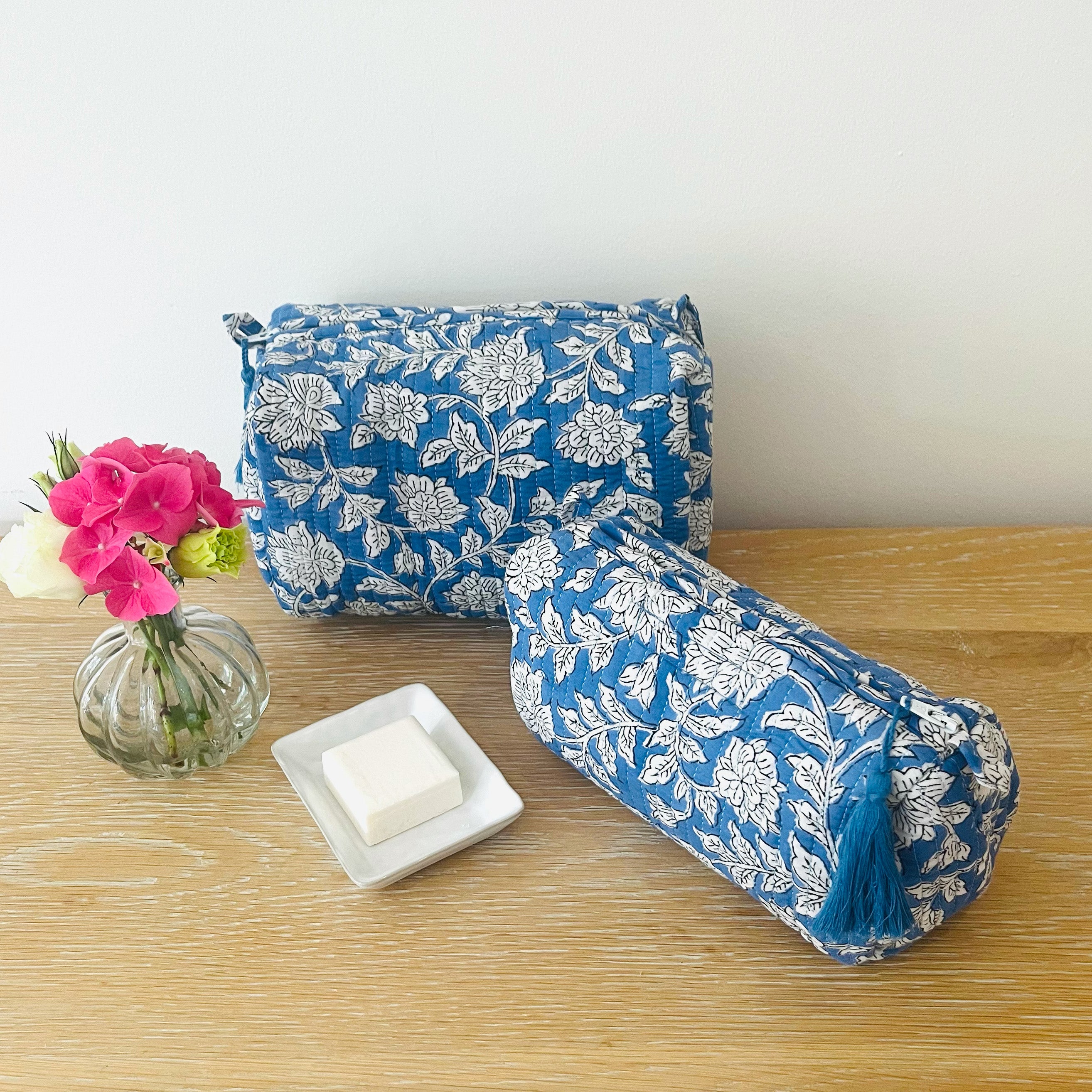 WASH BAG + MAKE UP POUCH SET - BLUE FLORAL