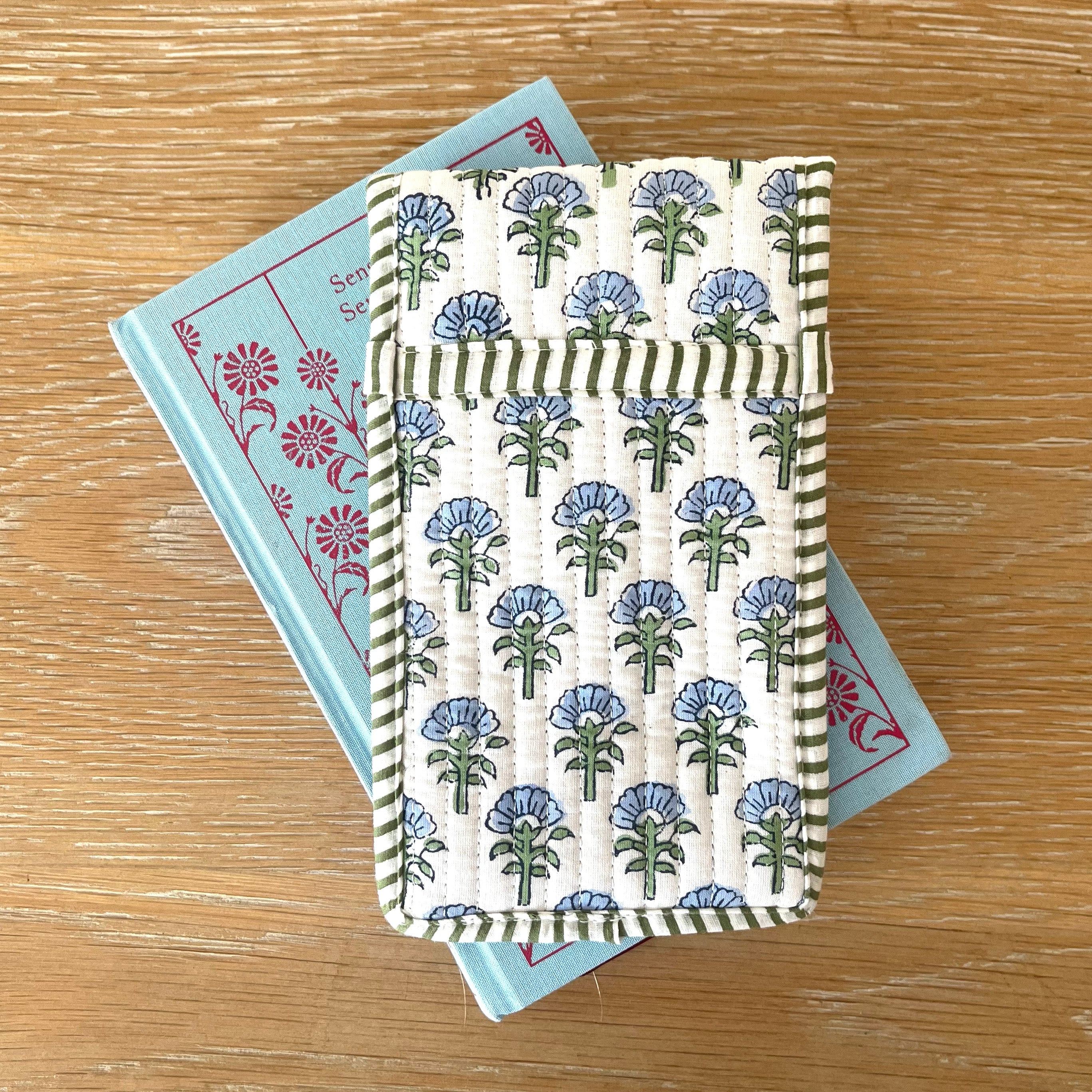 COTTON GLASSES CASE - BLUE DAISY