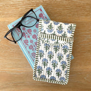 COTTON GLASSES CASE - BLUE DAISY