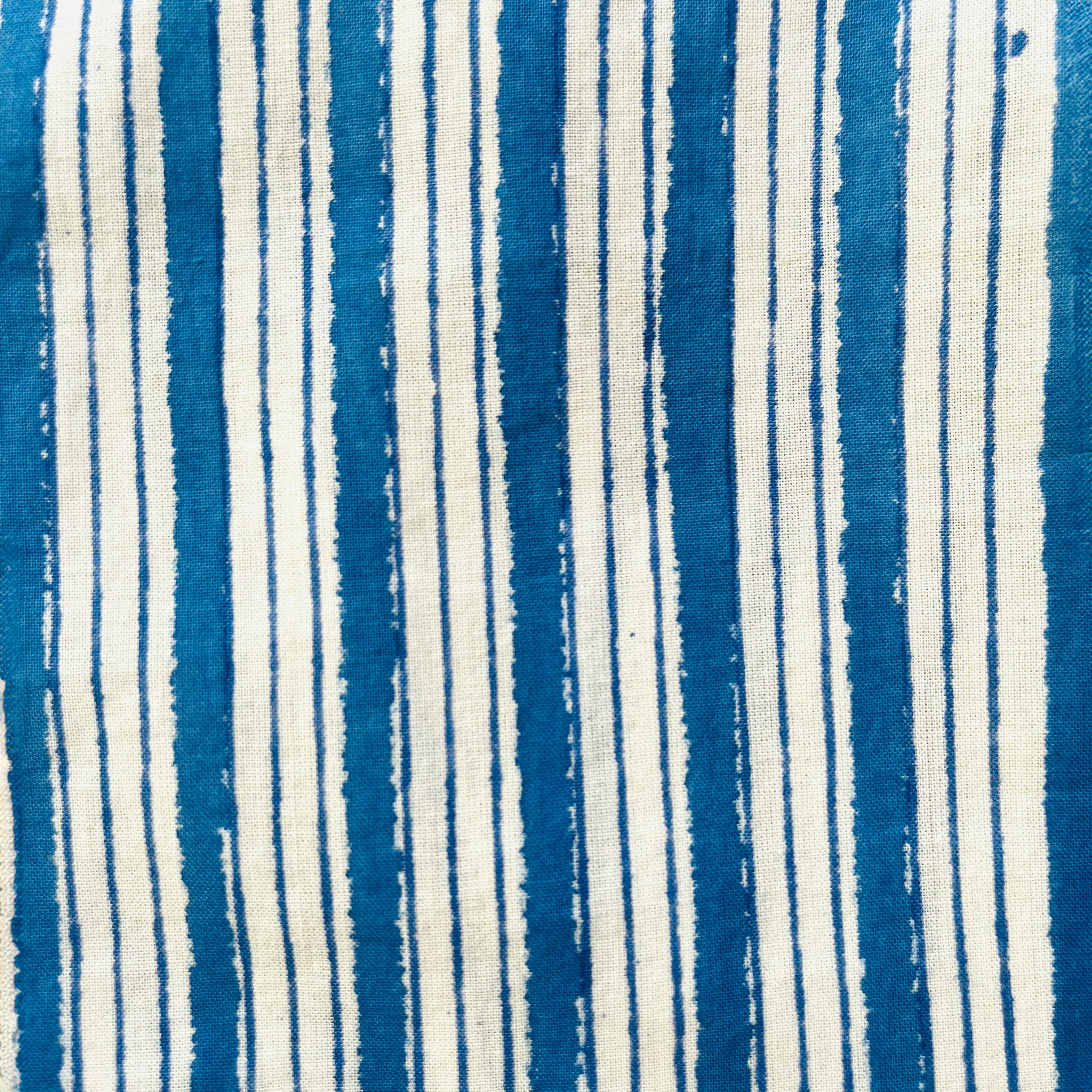 blue_stripe_close_446c58c9-d58d-4b2e-97e9-3f0431cb445e.jpg