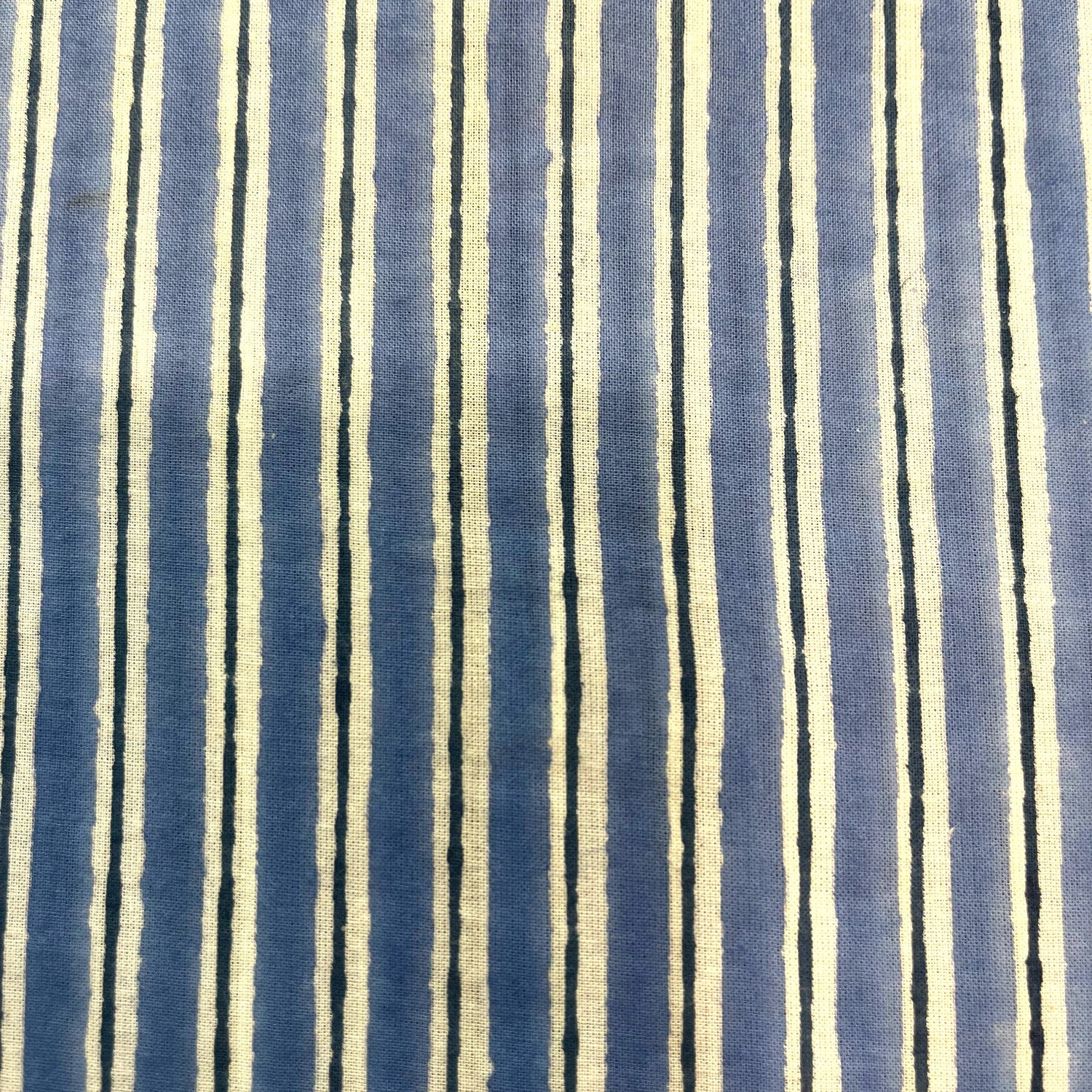 blue_stripe_close_again.jpg