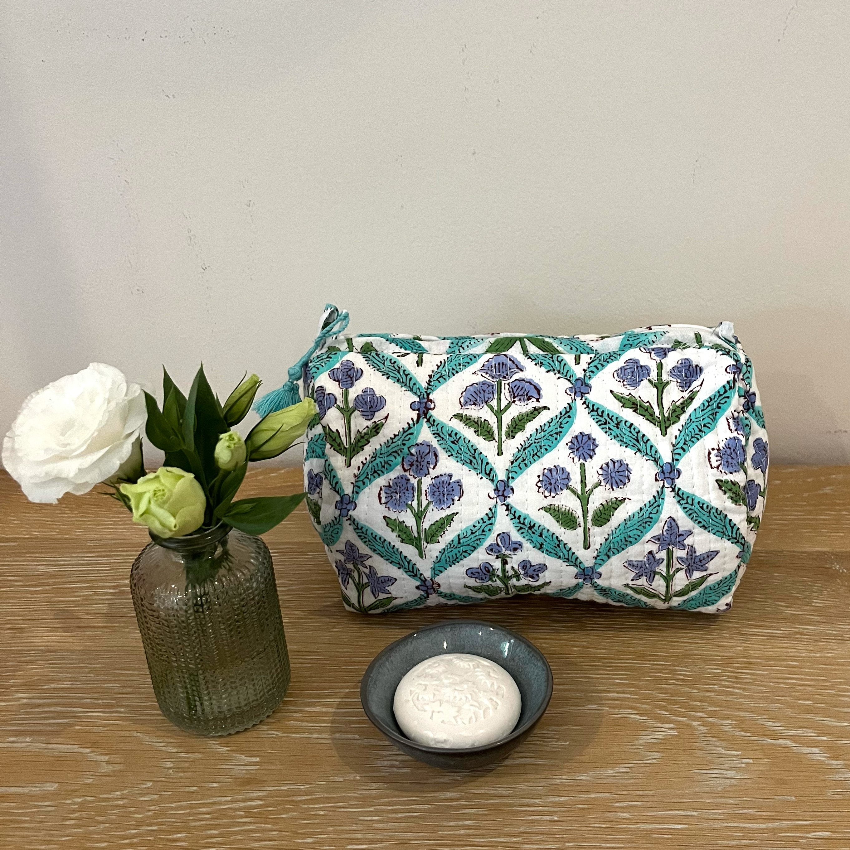 COTTON WASH BAG - BLUE TRELLIS