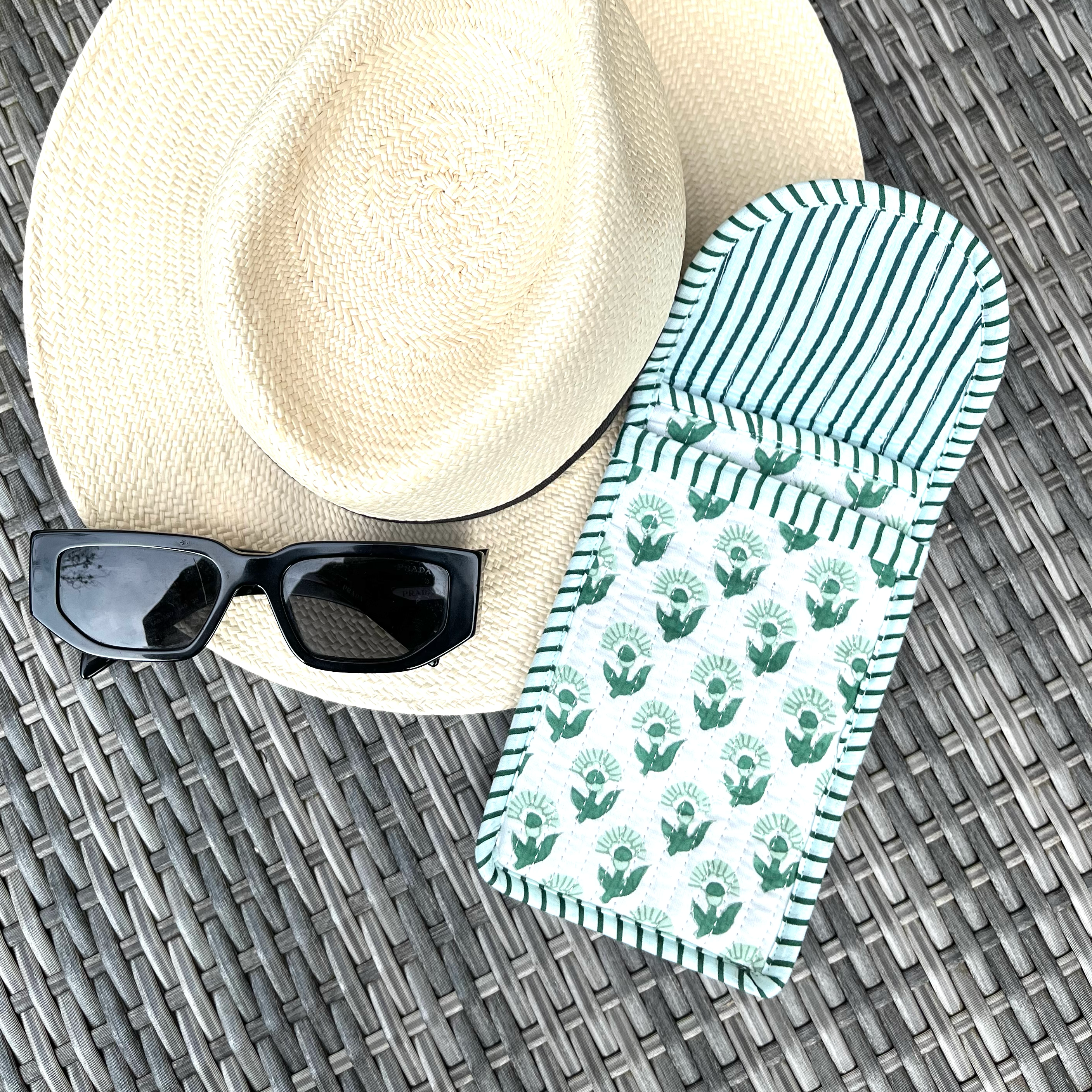 COTTON GLASSES CASE - GREEN BUTI