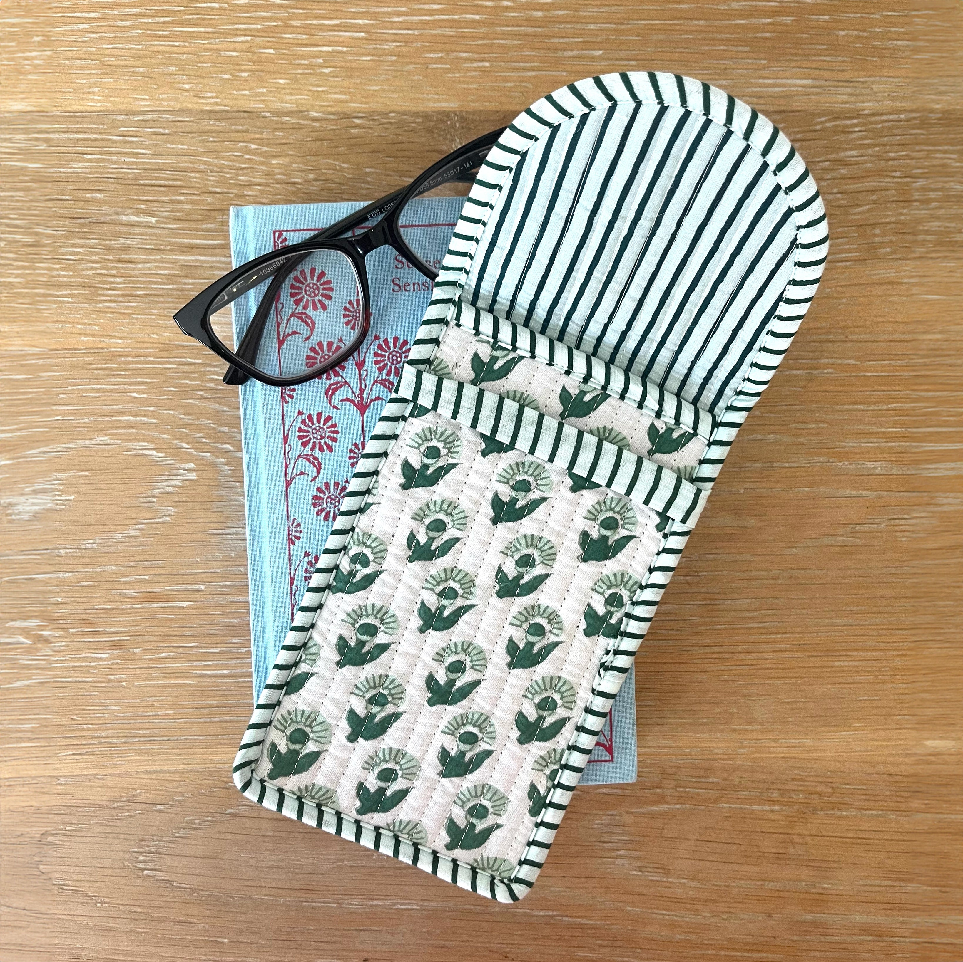 COTTON GLASSES CASE - GREEN BUTI