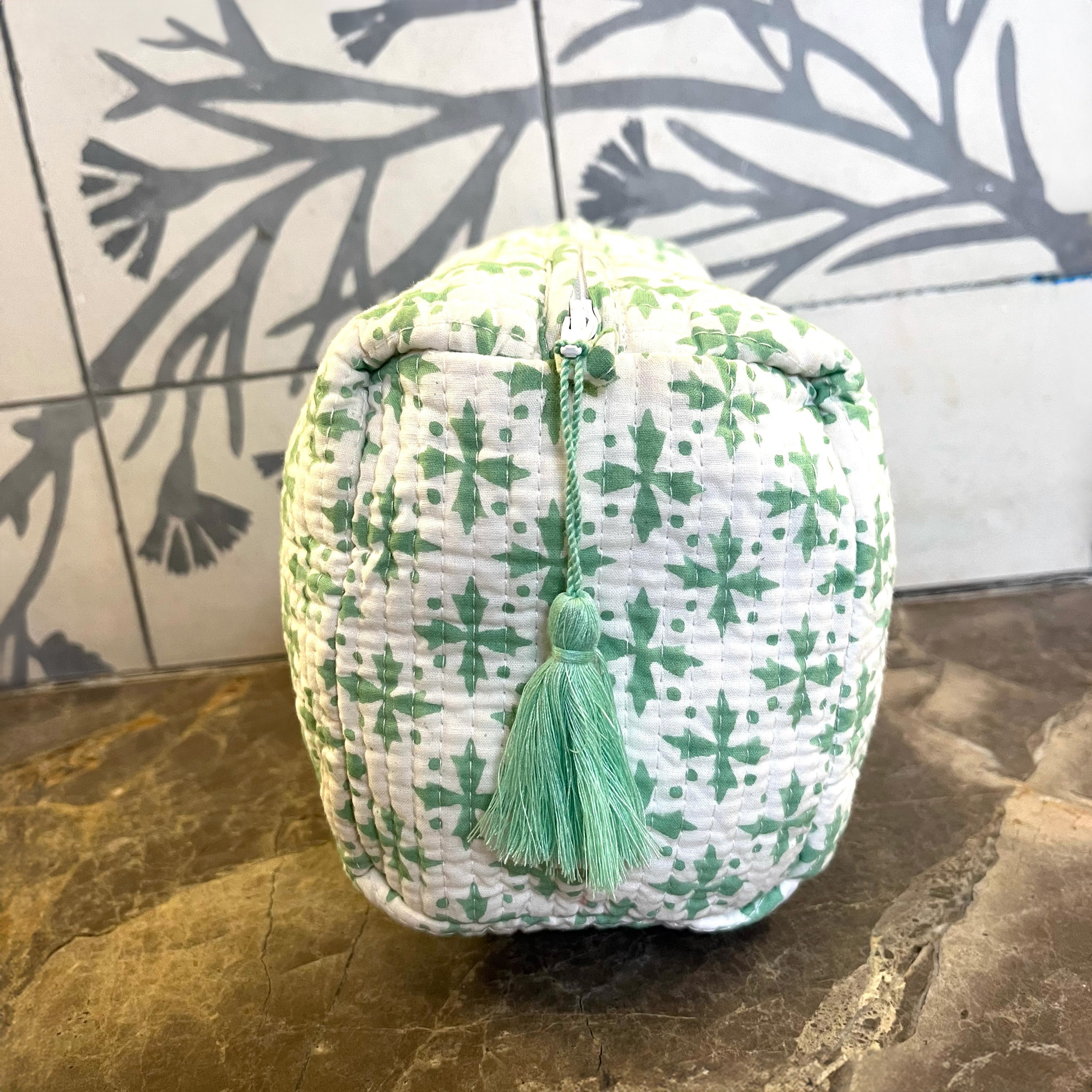 COTTON WASH BAG - GREEN CLOVER