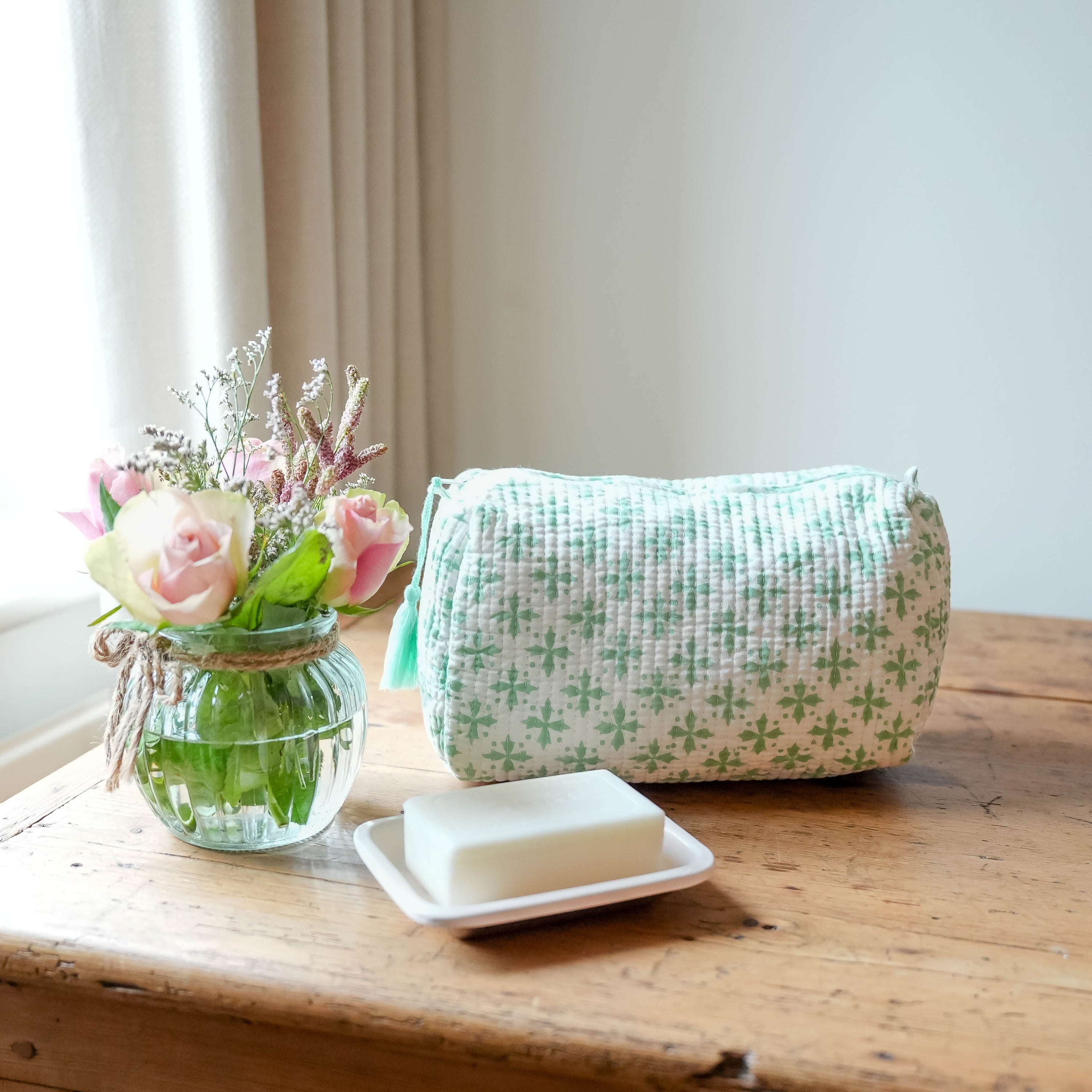 COTTON WASH BAG - GREEN CLOVER