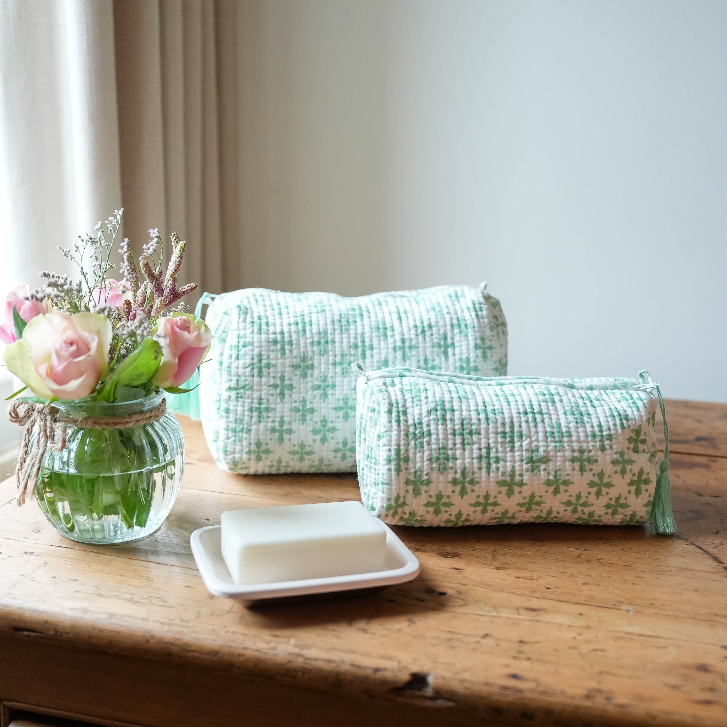 COTTON WASH BAG - GREEN CLOVER