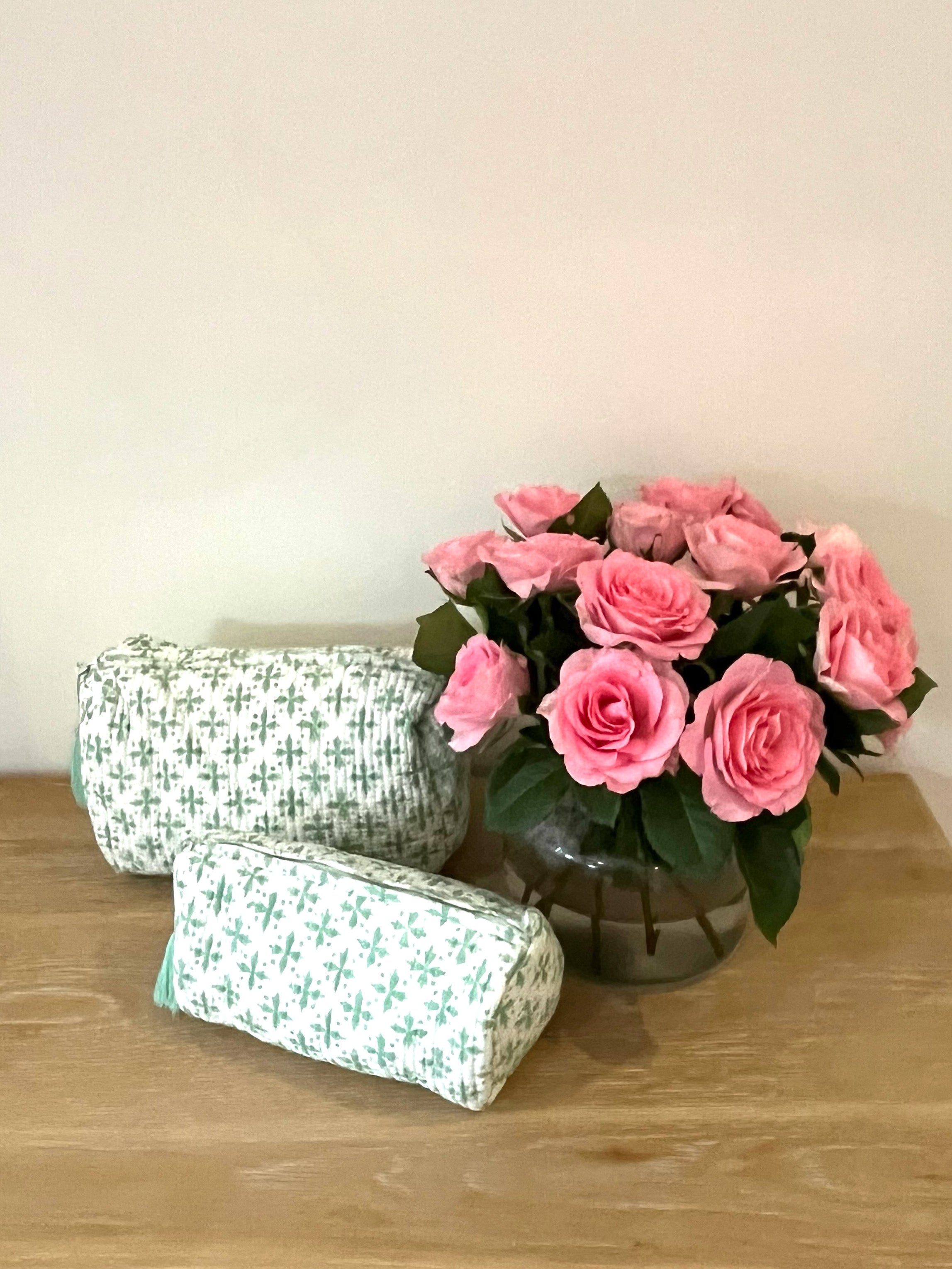 COTTON WASH BAG - GREEN CLOVER