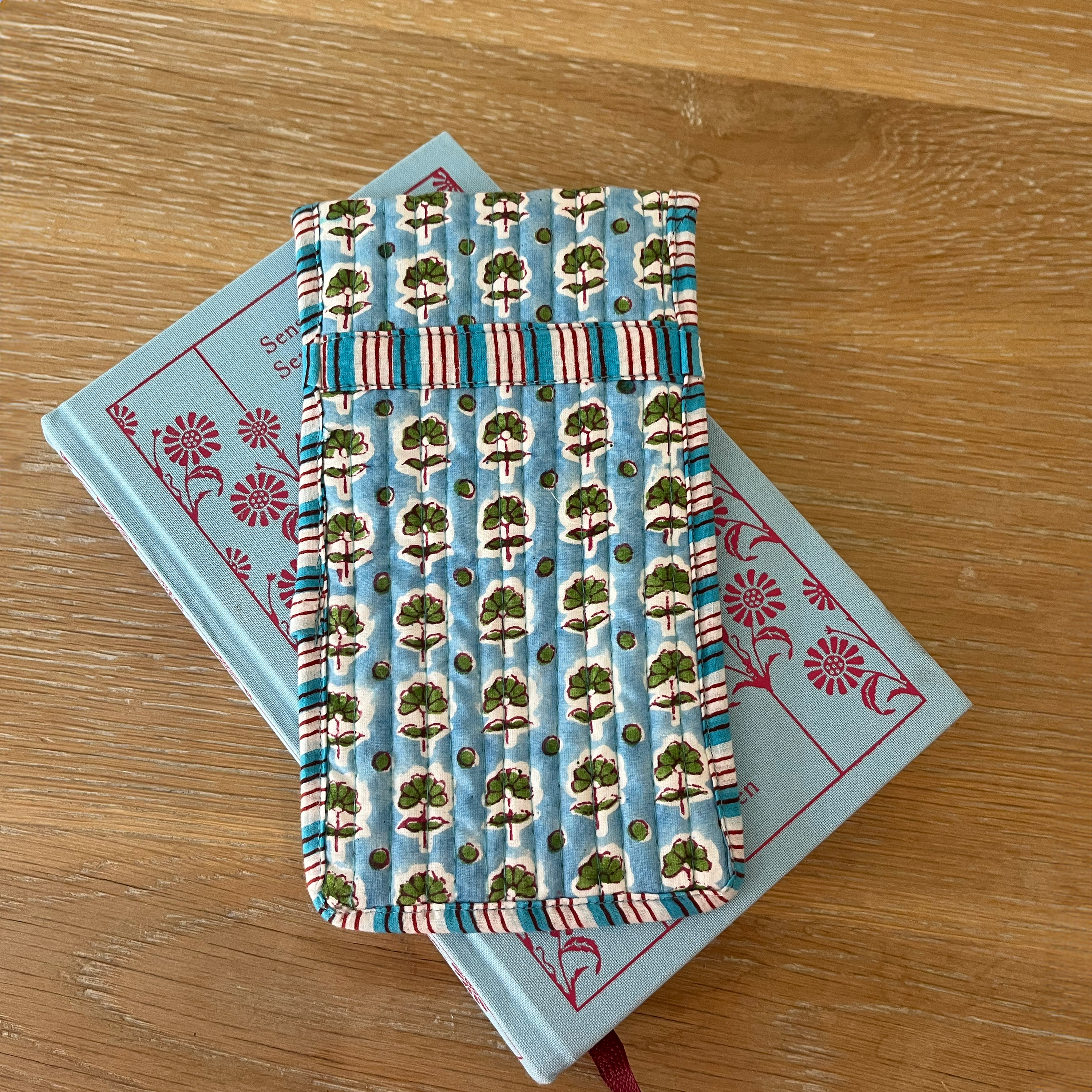 COTTON GLASSES CASE - GREEN DAISY