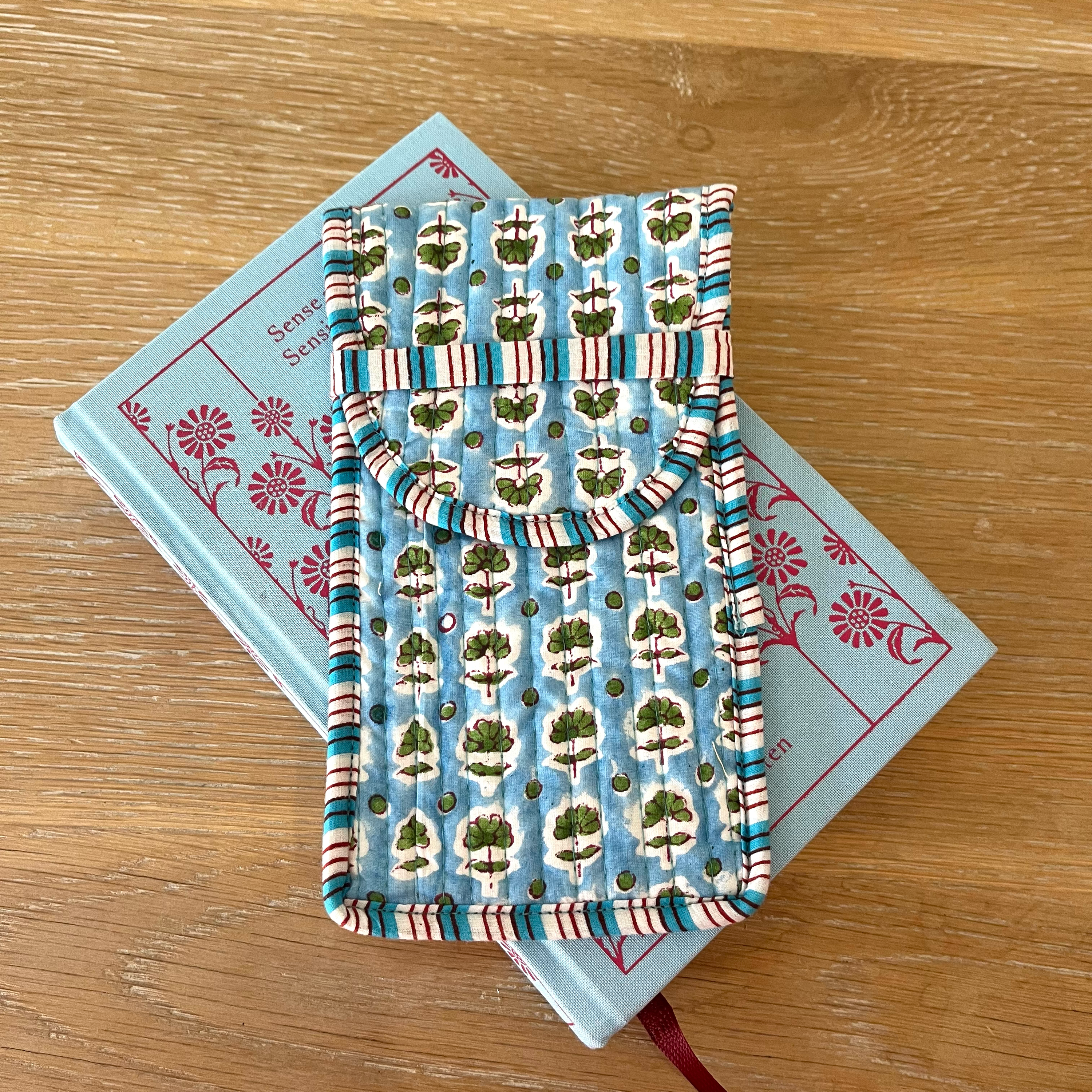 COTTON GLASSES CASE - GREEN DAISY