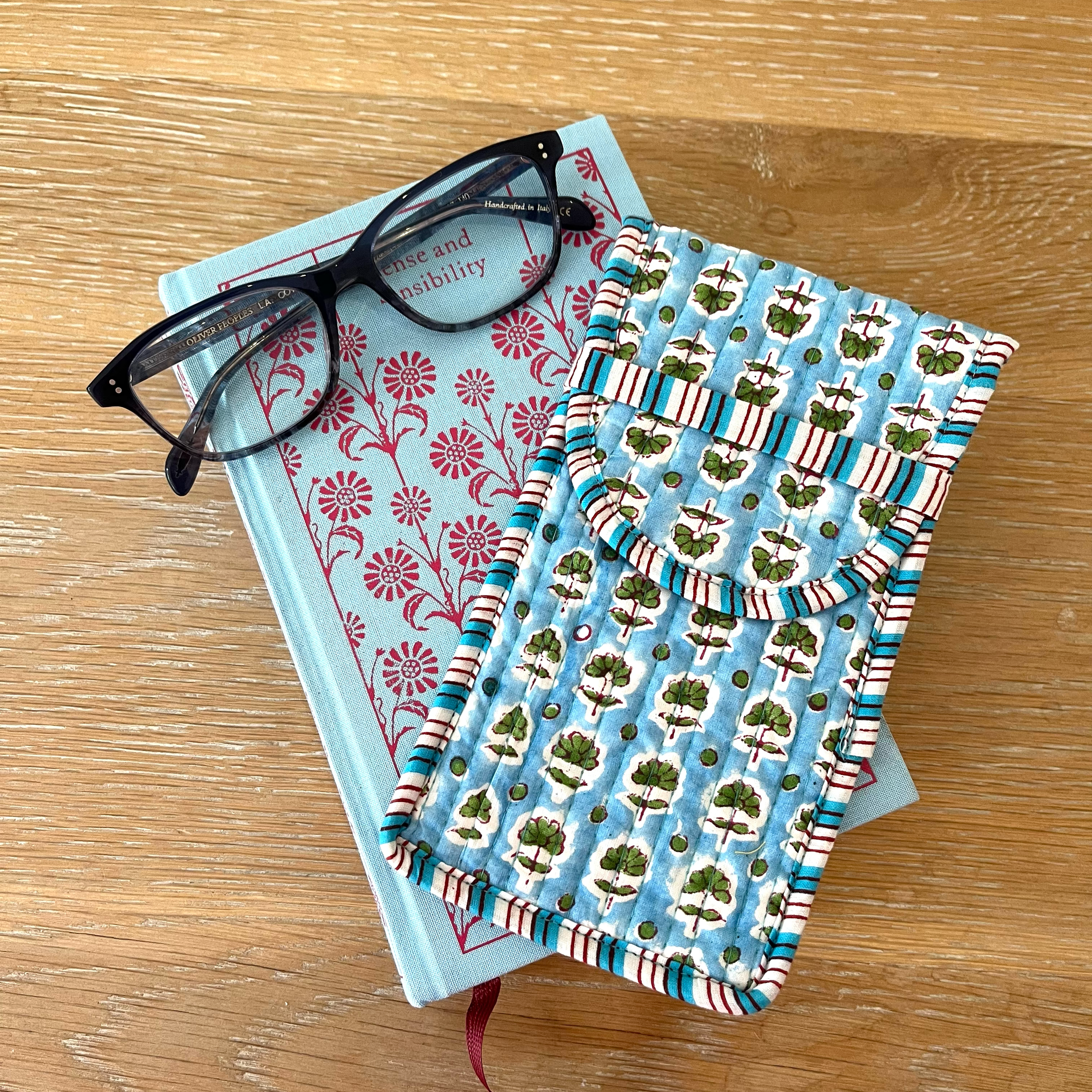 COTTON GLASSES CASE - GREEN DAISY