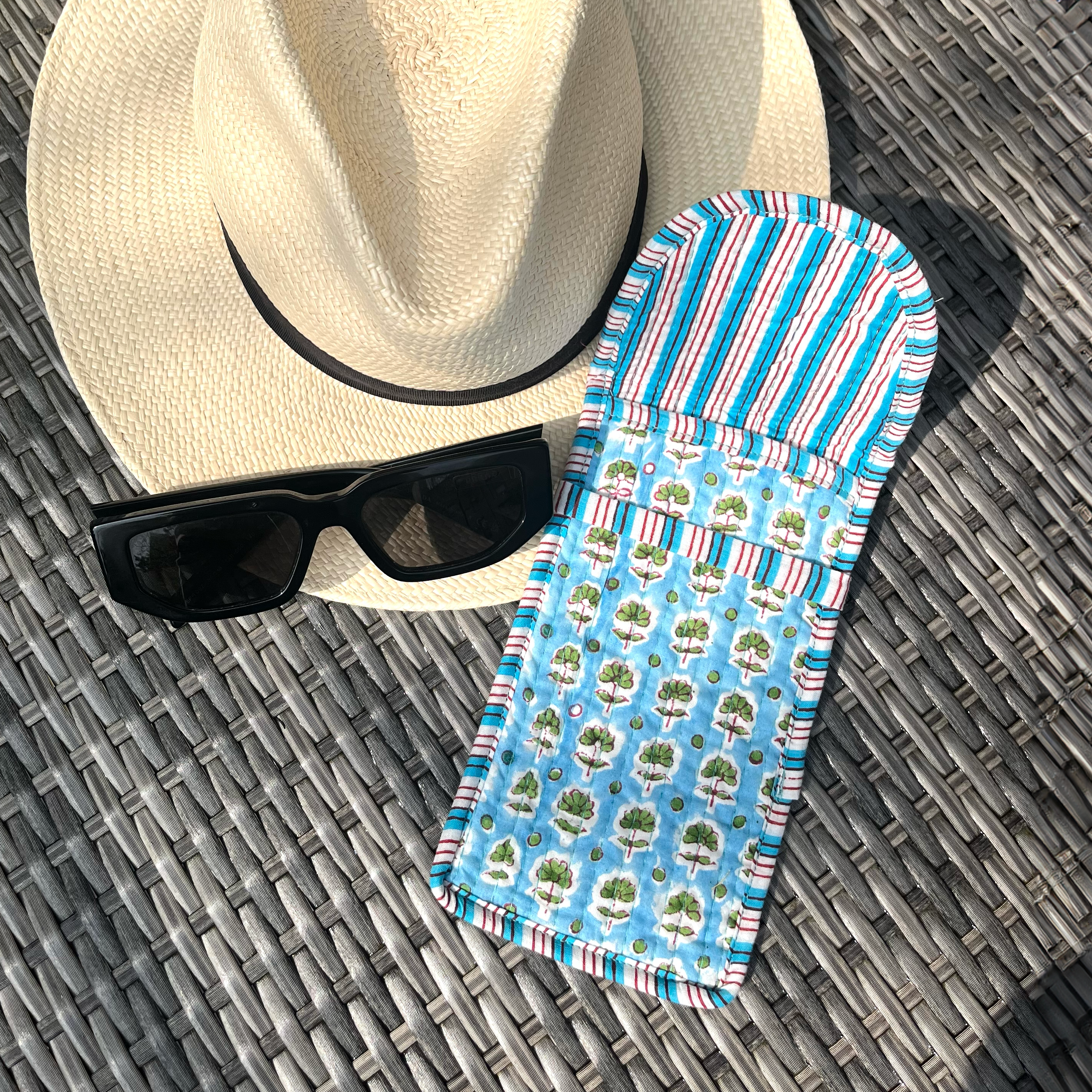 COTTON GLASSES CASE - GREEN DAISY