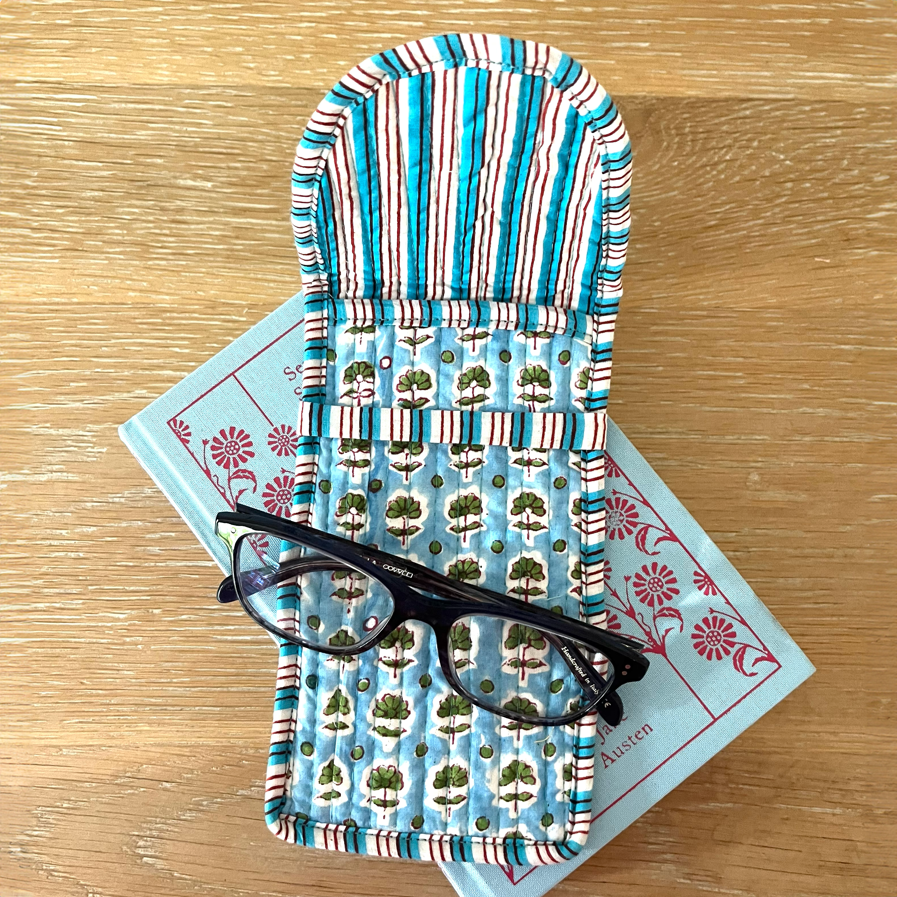 COTTON GLASSES CASE - GREEN DAISY