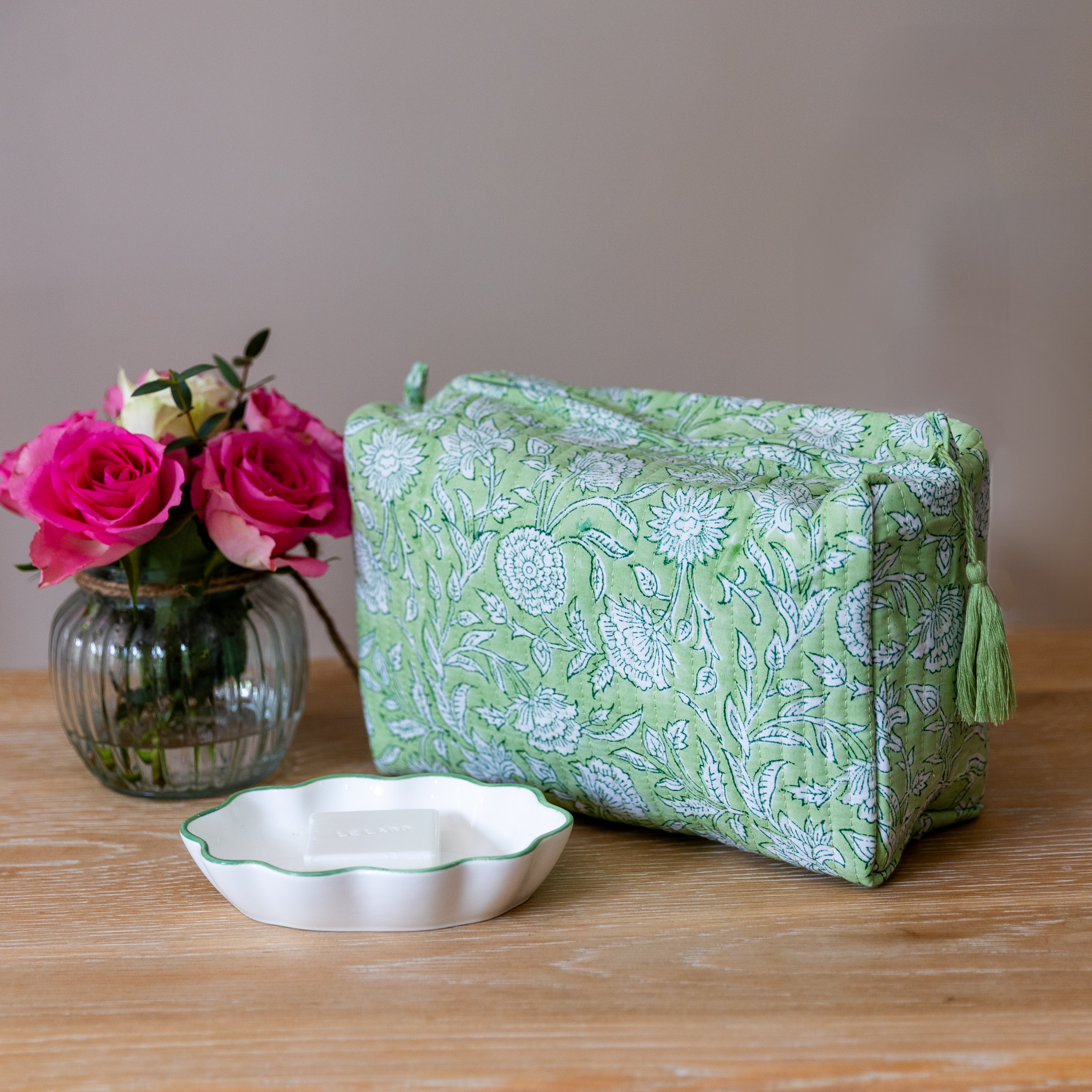 green_floral_bathbag_05be36a7-91de-41b6-b857-6a4fe5cab5cc.png