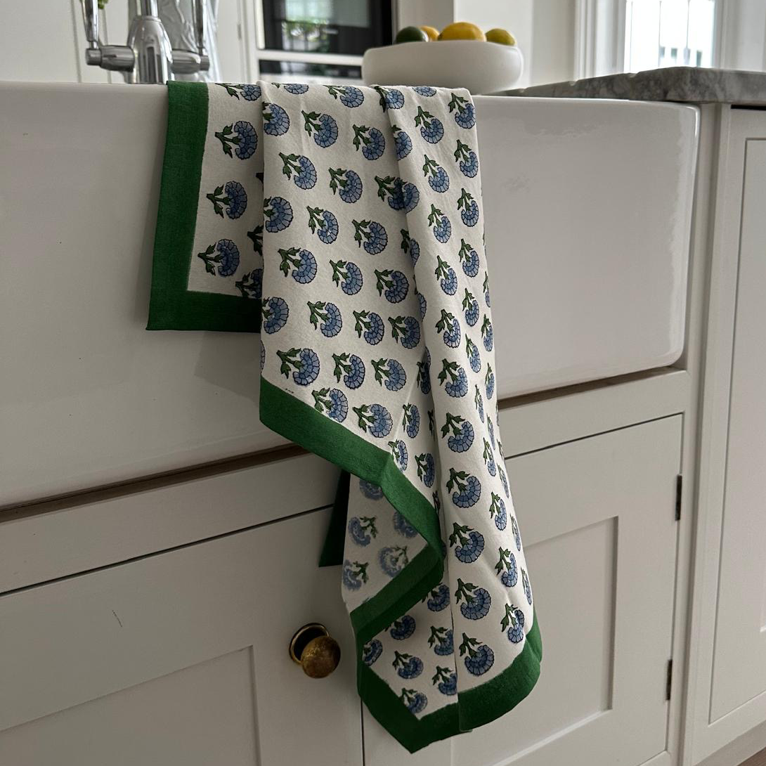 green_flower_tea_towel1.png