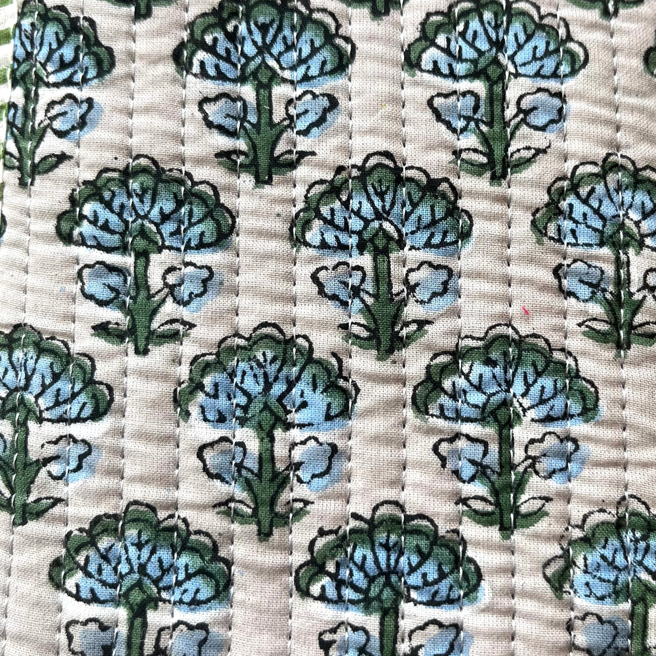 grey_blue_flower_close.jpg