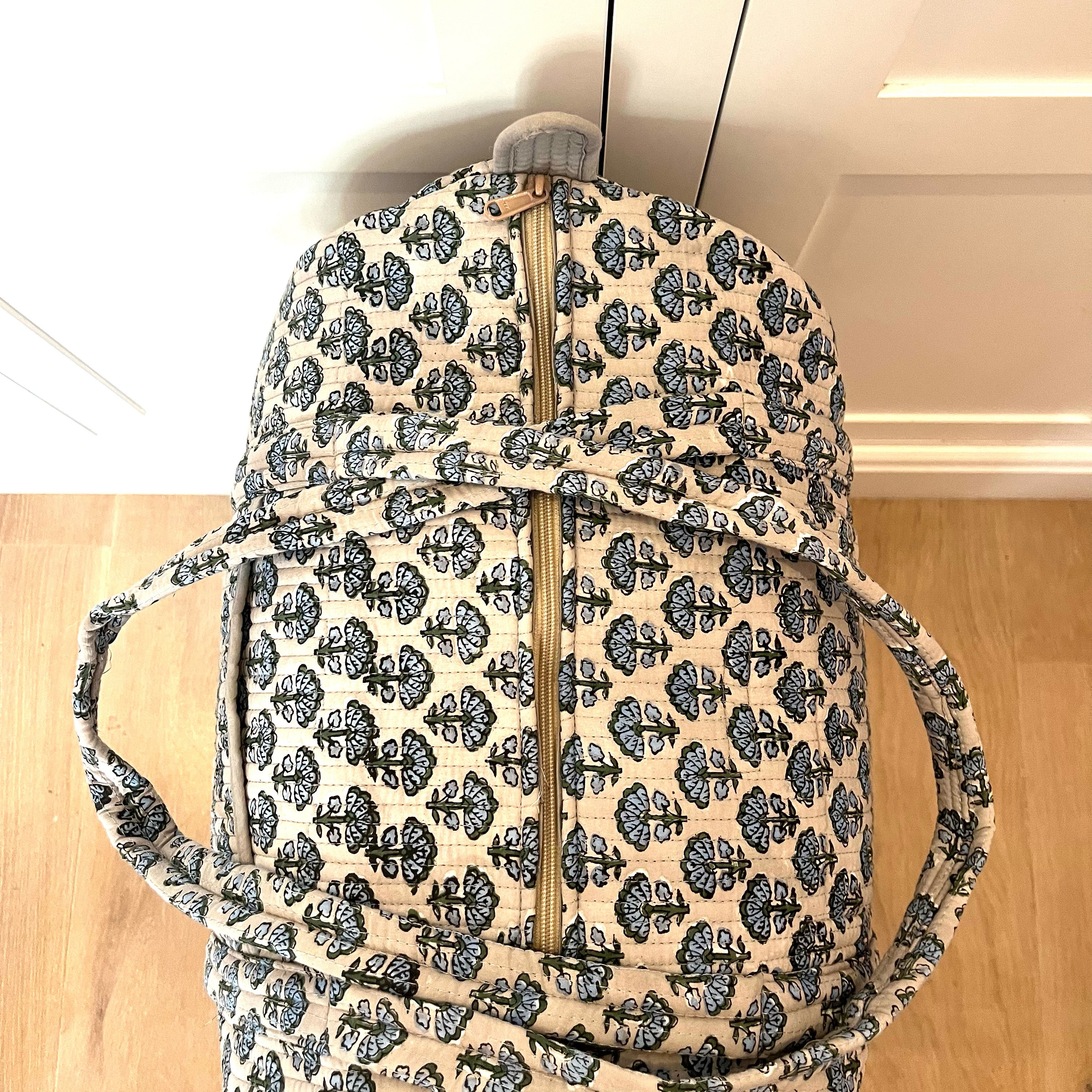 WEEKEND BAG - GREY WITH BLUE FLOWER