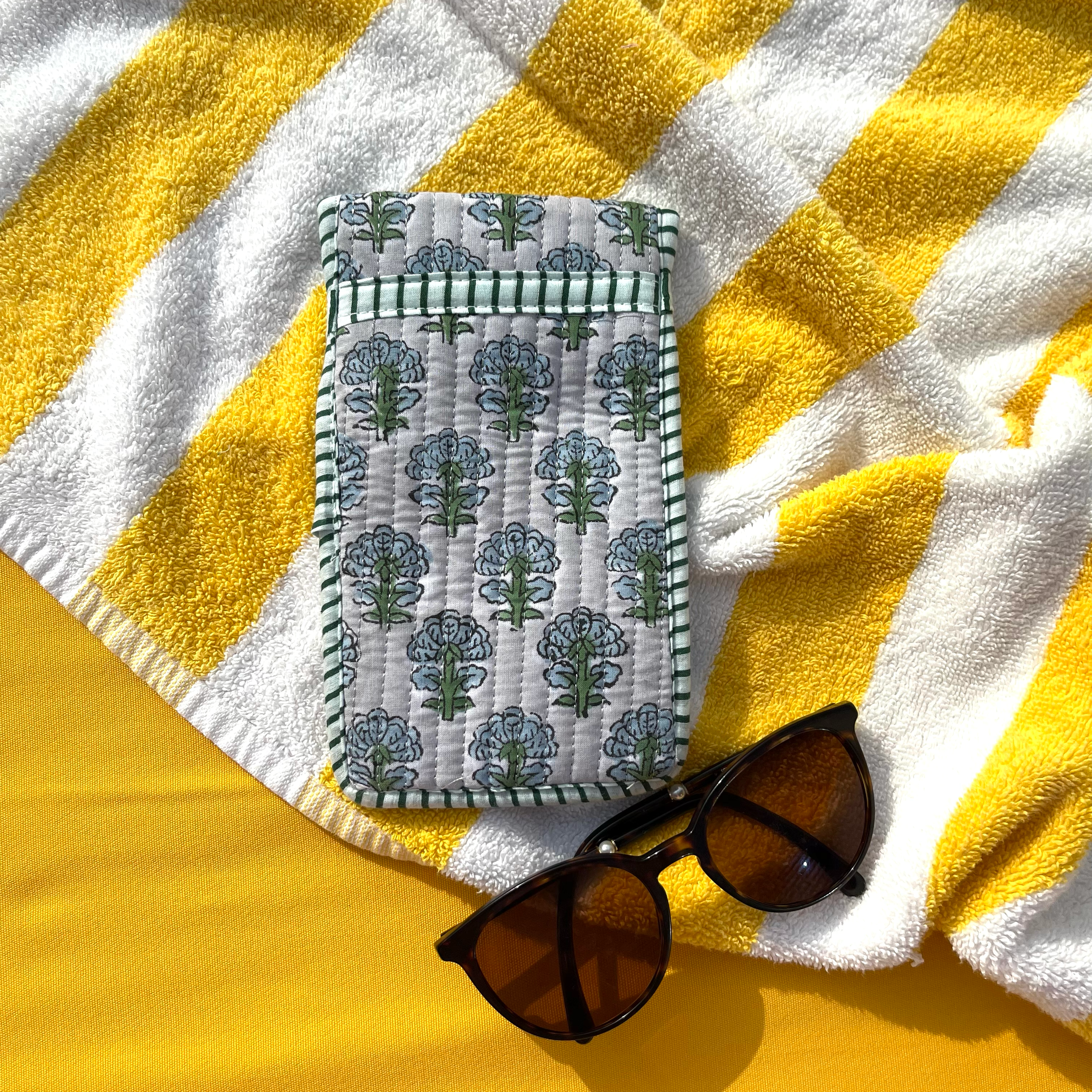 COTTON GLASSES CASE - GREY FLOWER