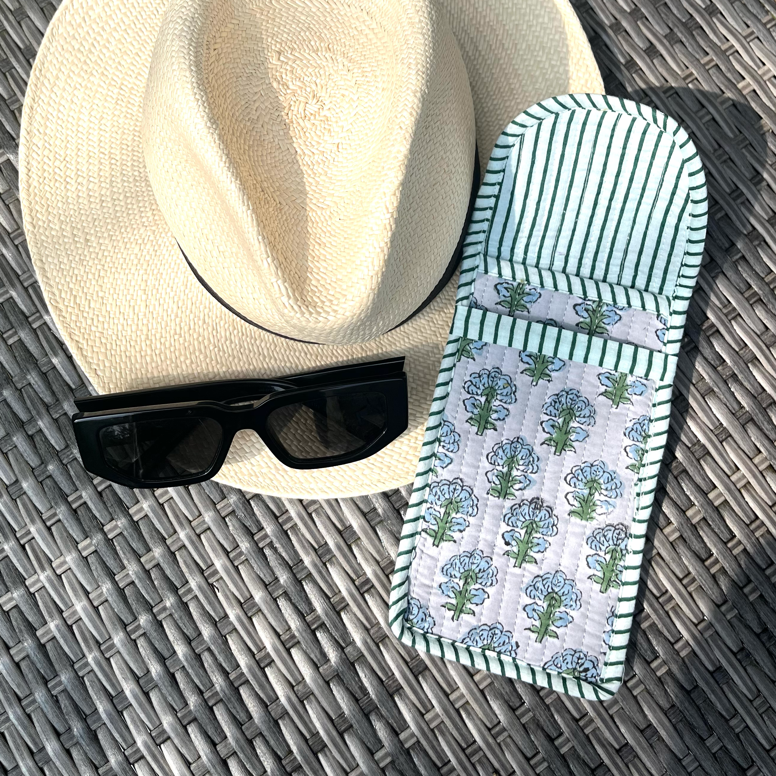 COTTON GLASSES CASE - GREY FLOWER