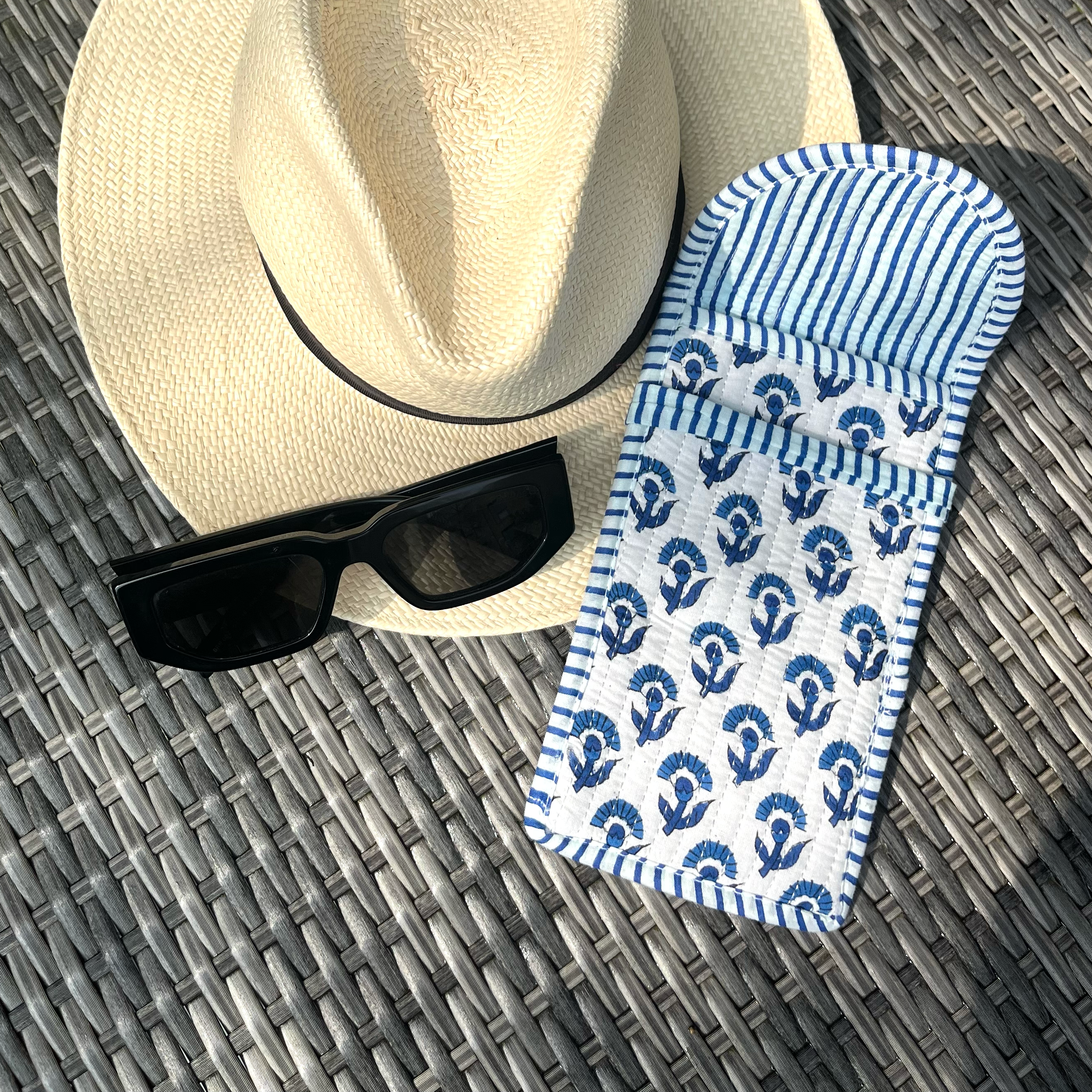 COTTON GLASSES CASE - BLUE BUTI