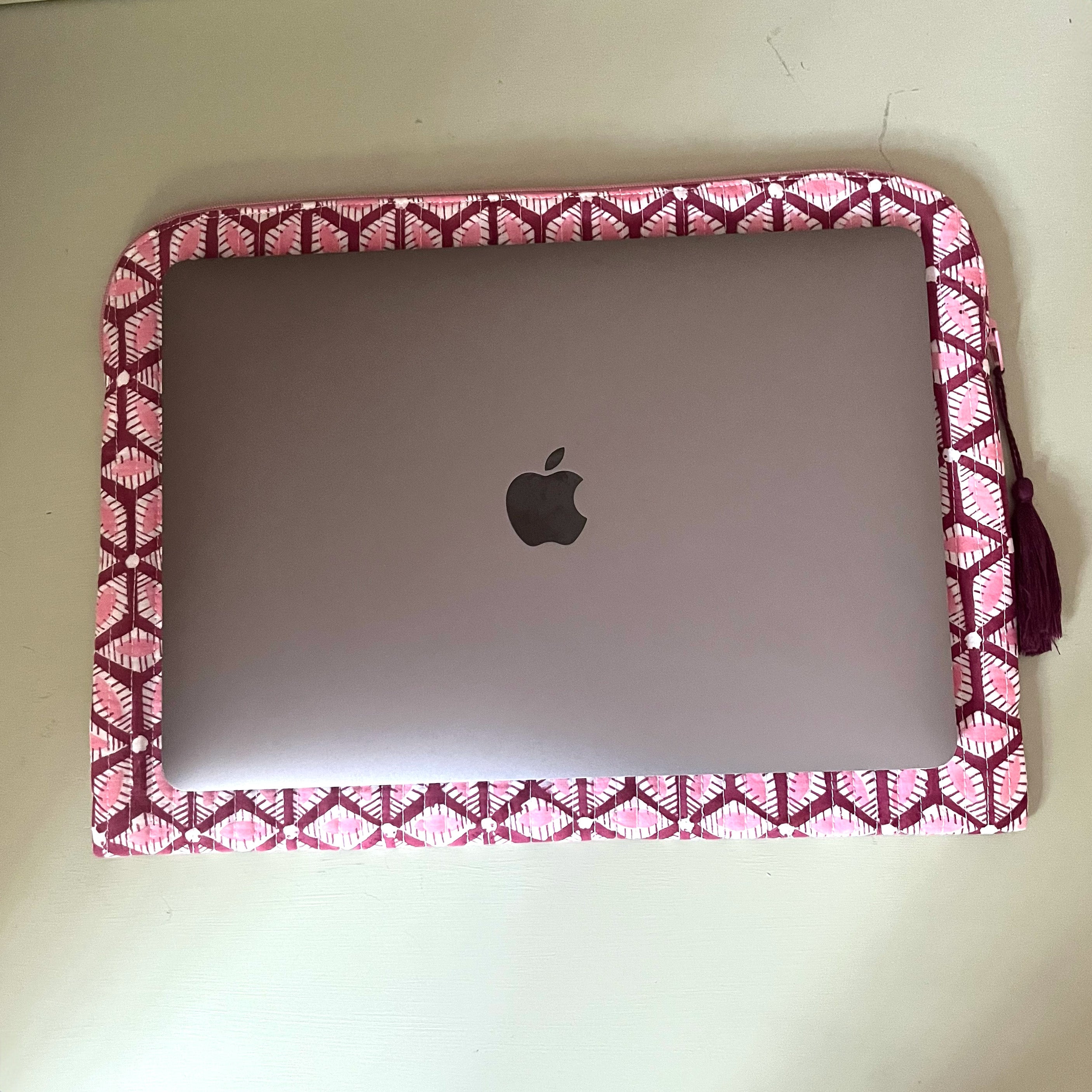 LAPTOP CASE - PINK GEOMETRIC
