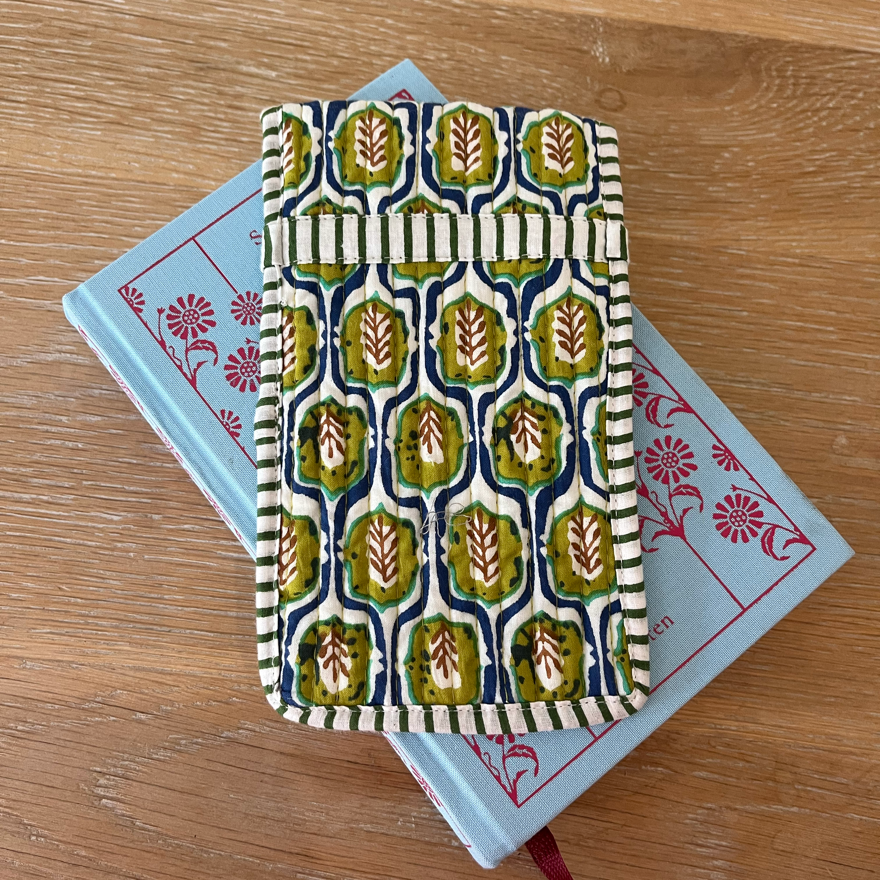COTTON GLASSES CASE - OLIVE IKAT