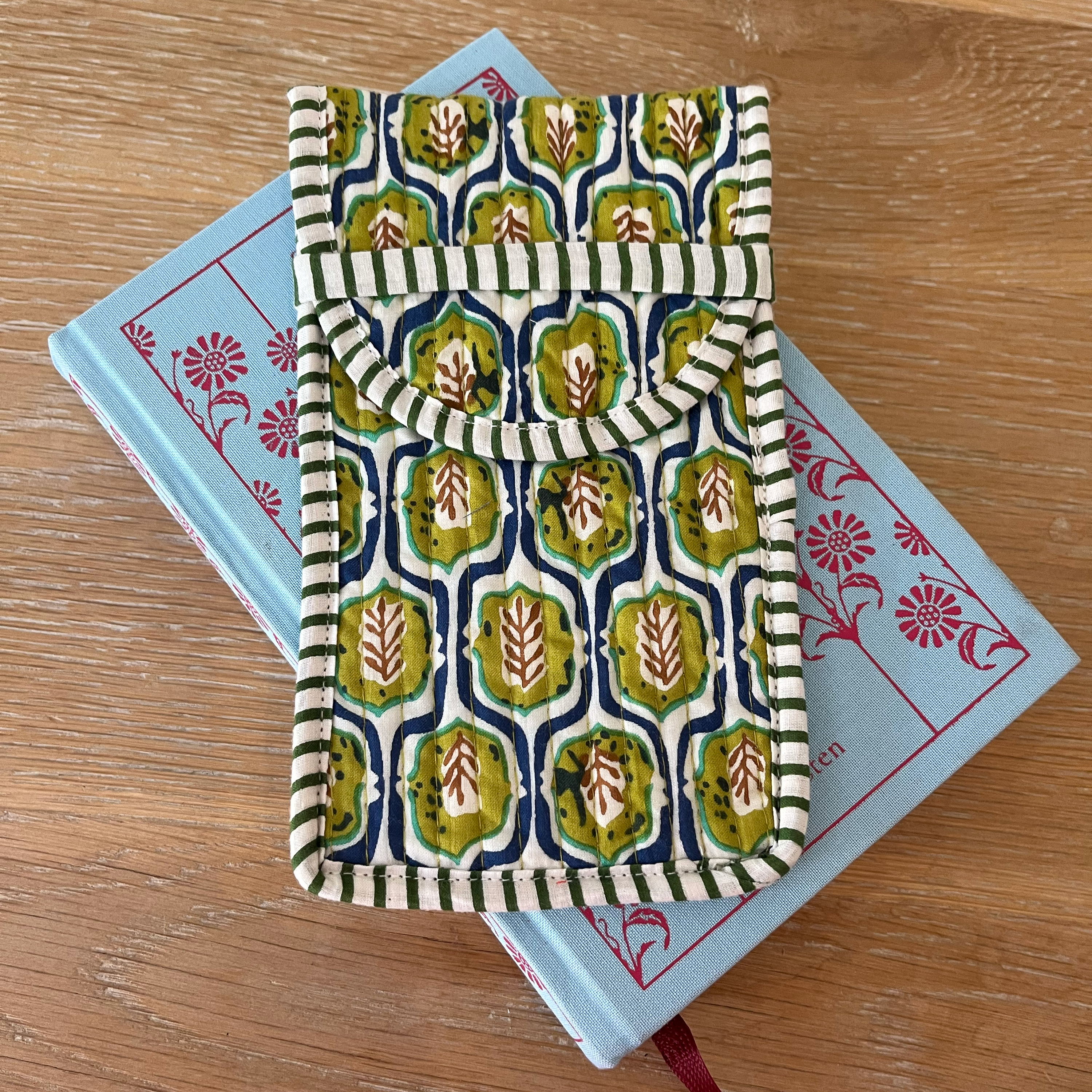 COTTON GLASSES CASE - OLIVE IKAT