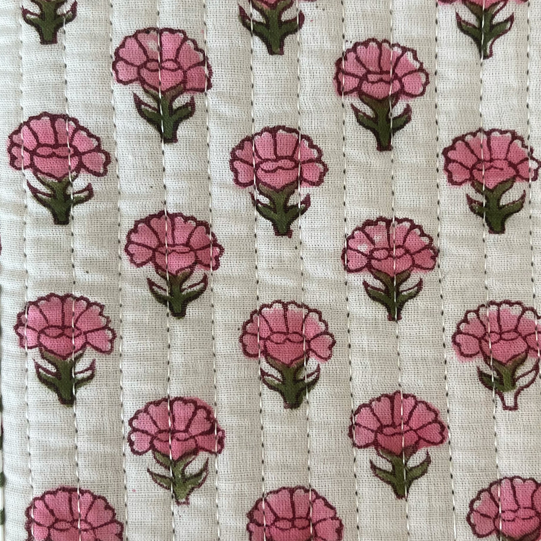 pink_daisy_close_eee4d264-676b-4a67-80e2-3a016e623e1e.jpg