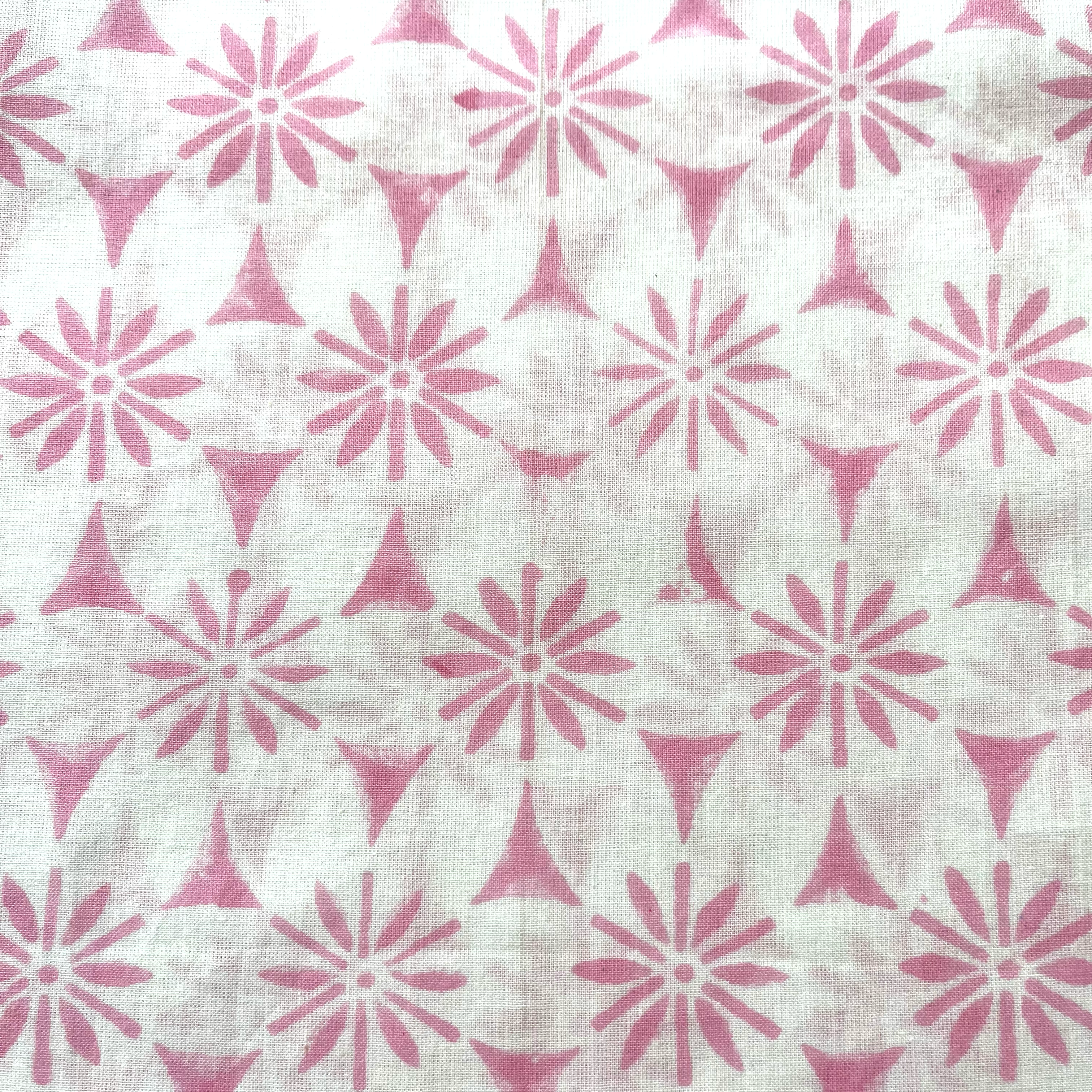 pink_dasiy_design.png