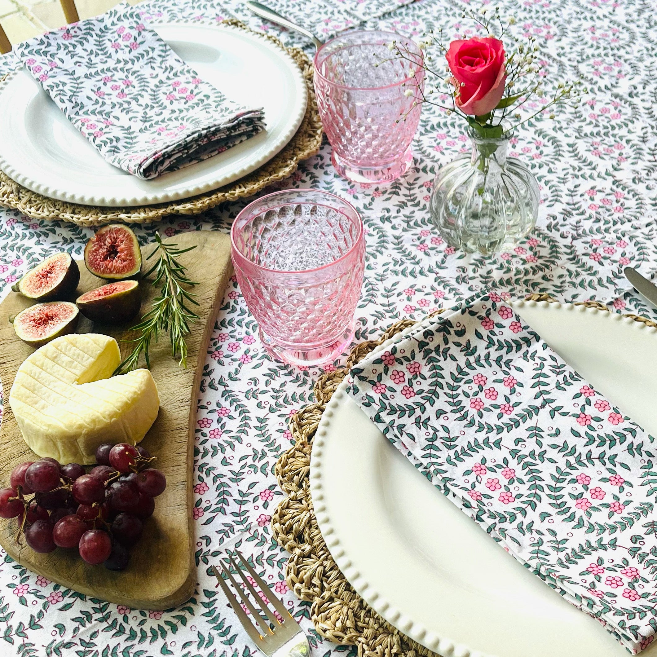 pink_ditsy_table.jpg