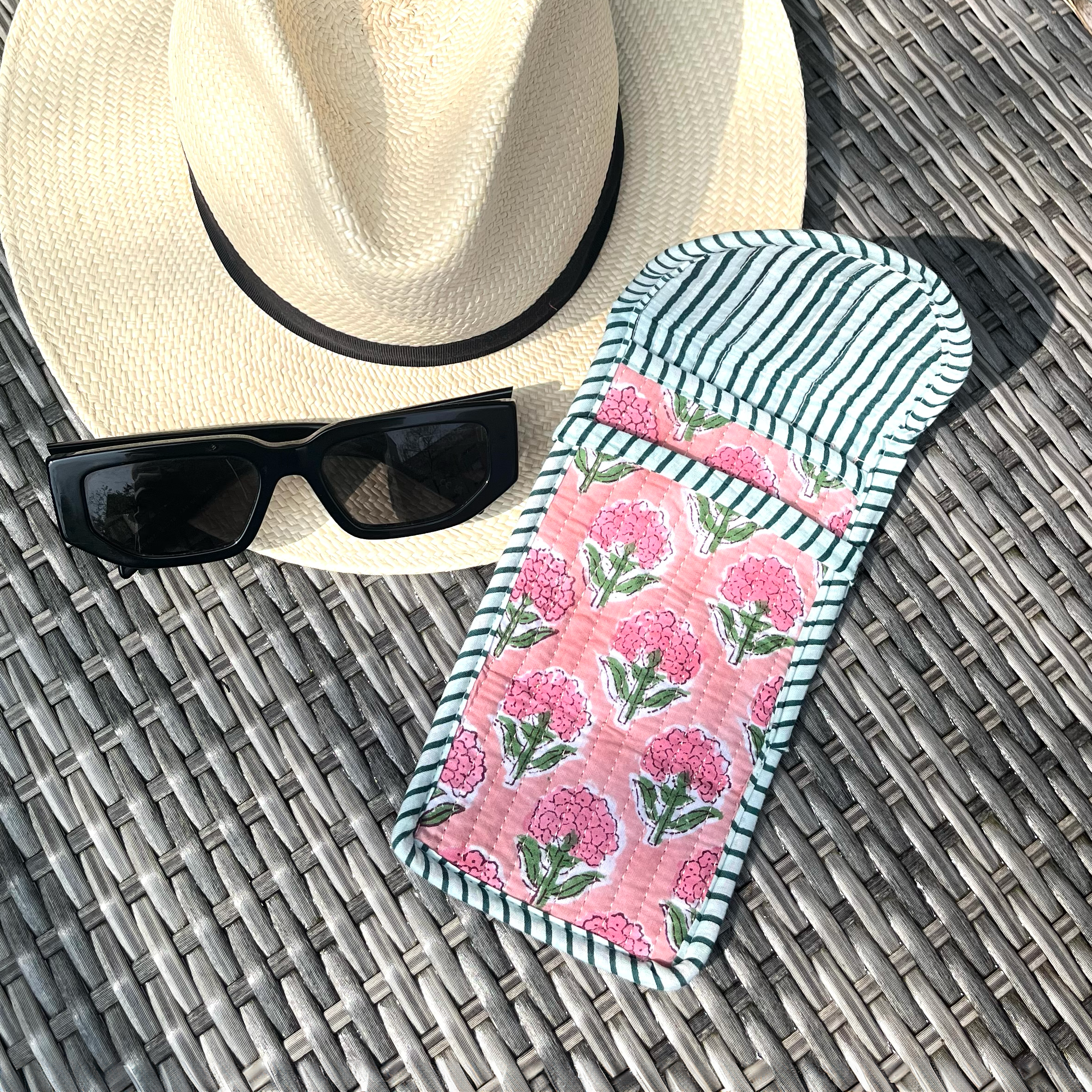 pink_flower_hat.png