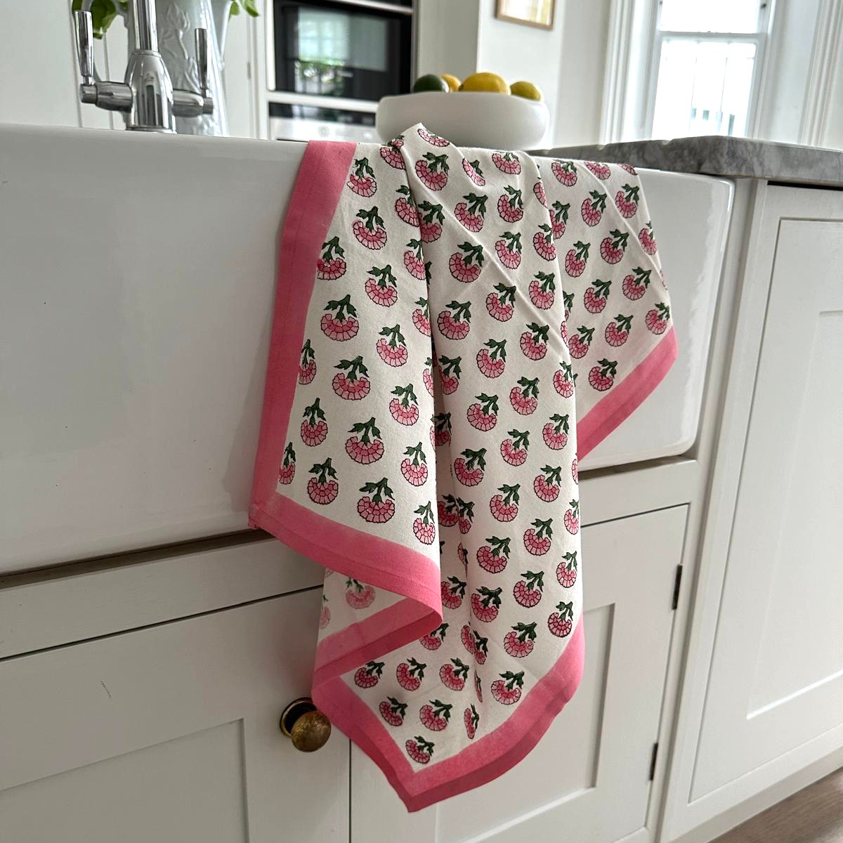 pink_flower_tea_towel1.png