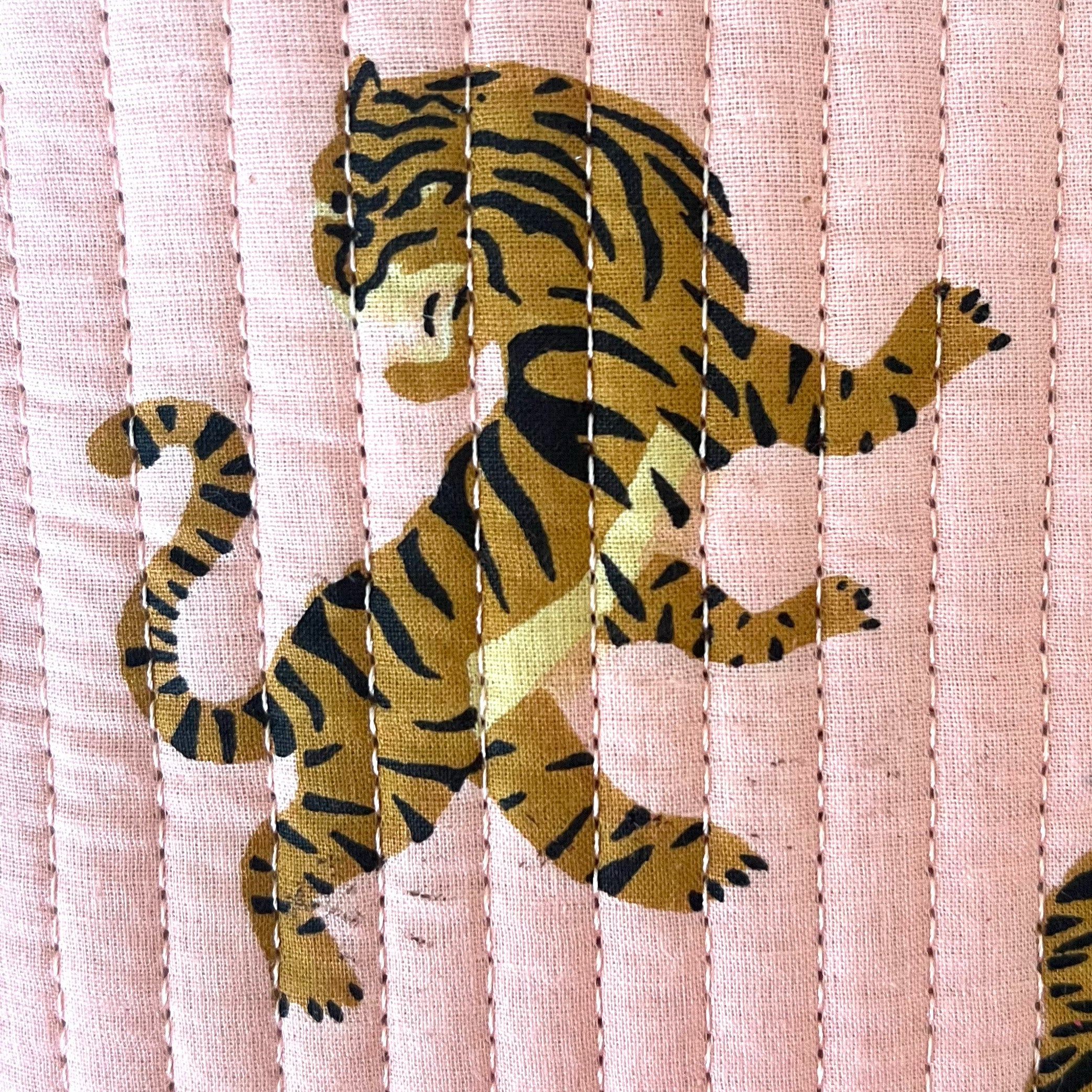 pink_tiger_close_f2e3671c-50b2-4b3e-a896-71d1a7e2f74a.jpg