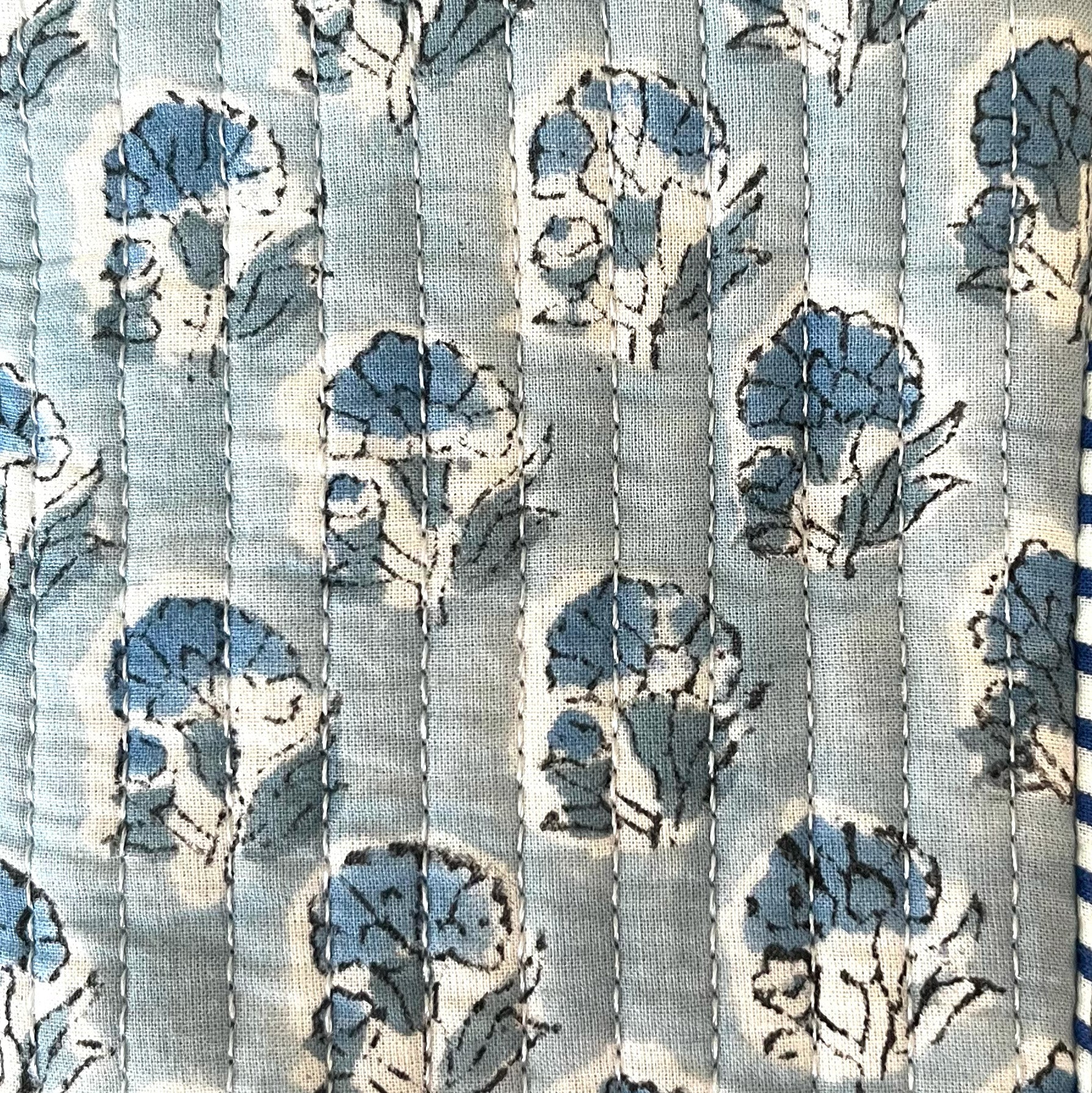 powder_blue_close_69de94c7-2c45-4a9d-8896-9616818eb71e.jpg