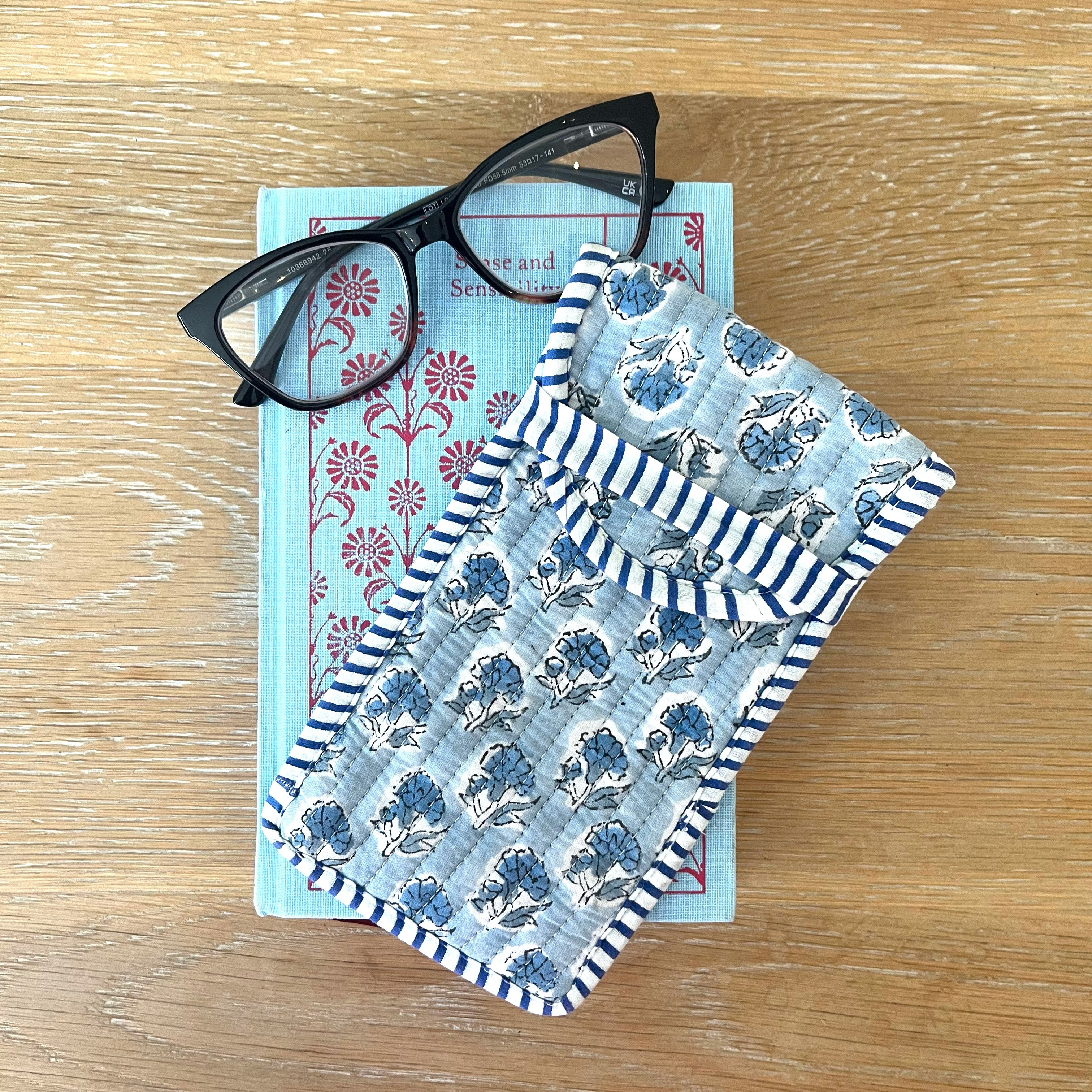 COTTON GLASSES CASE - POWDER BLUE FLOWER