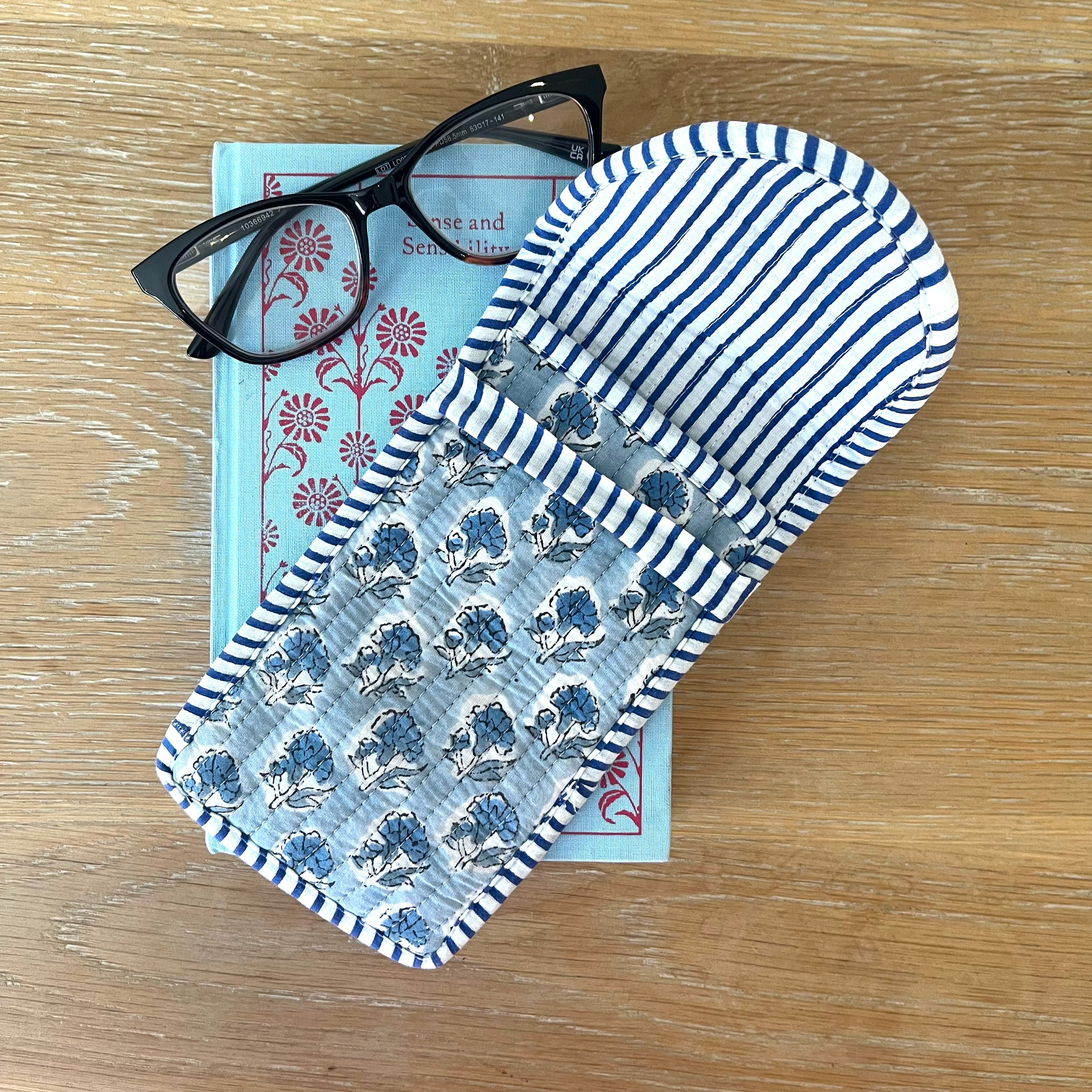 COTTON GLASSES CASE - POWDER BLUE FLOWER