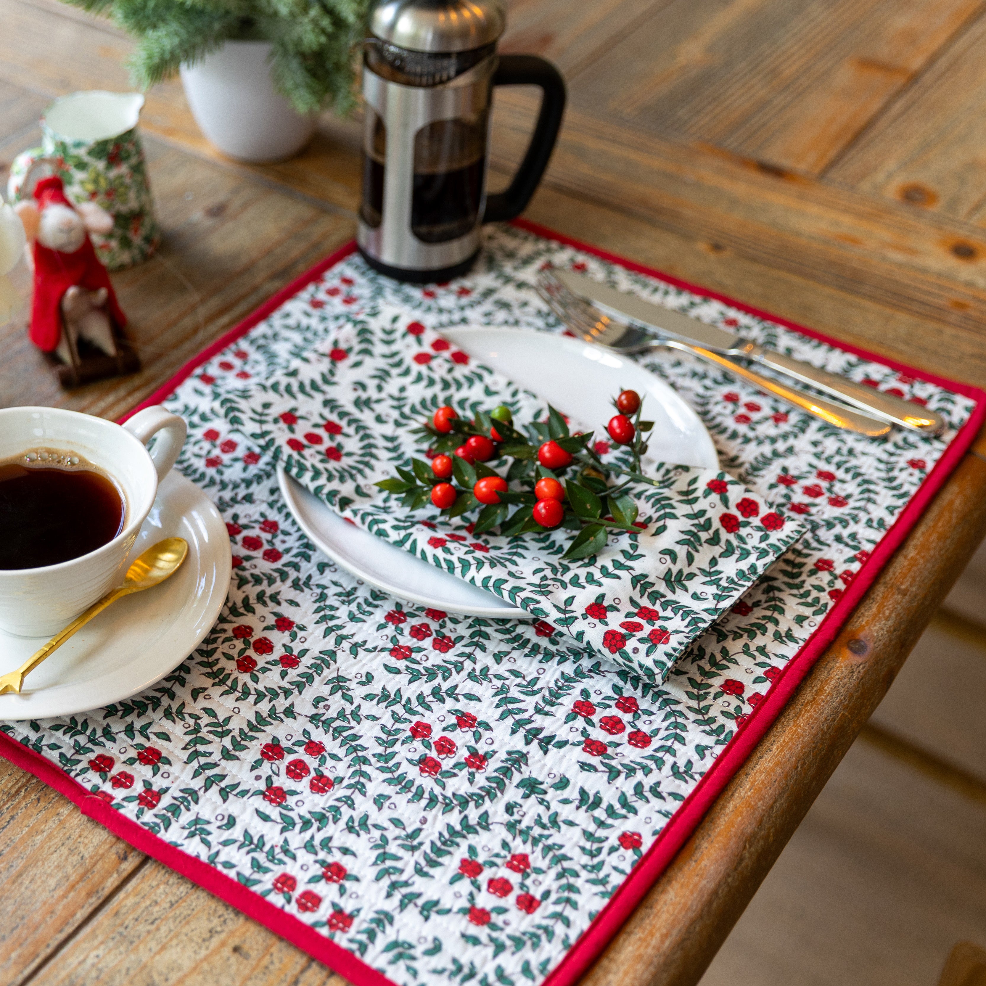 red_berries_placemat_setting.jpg
