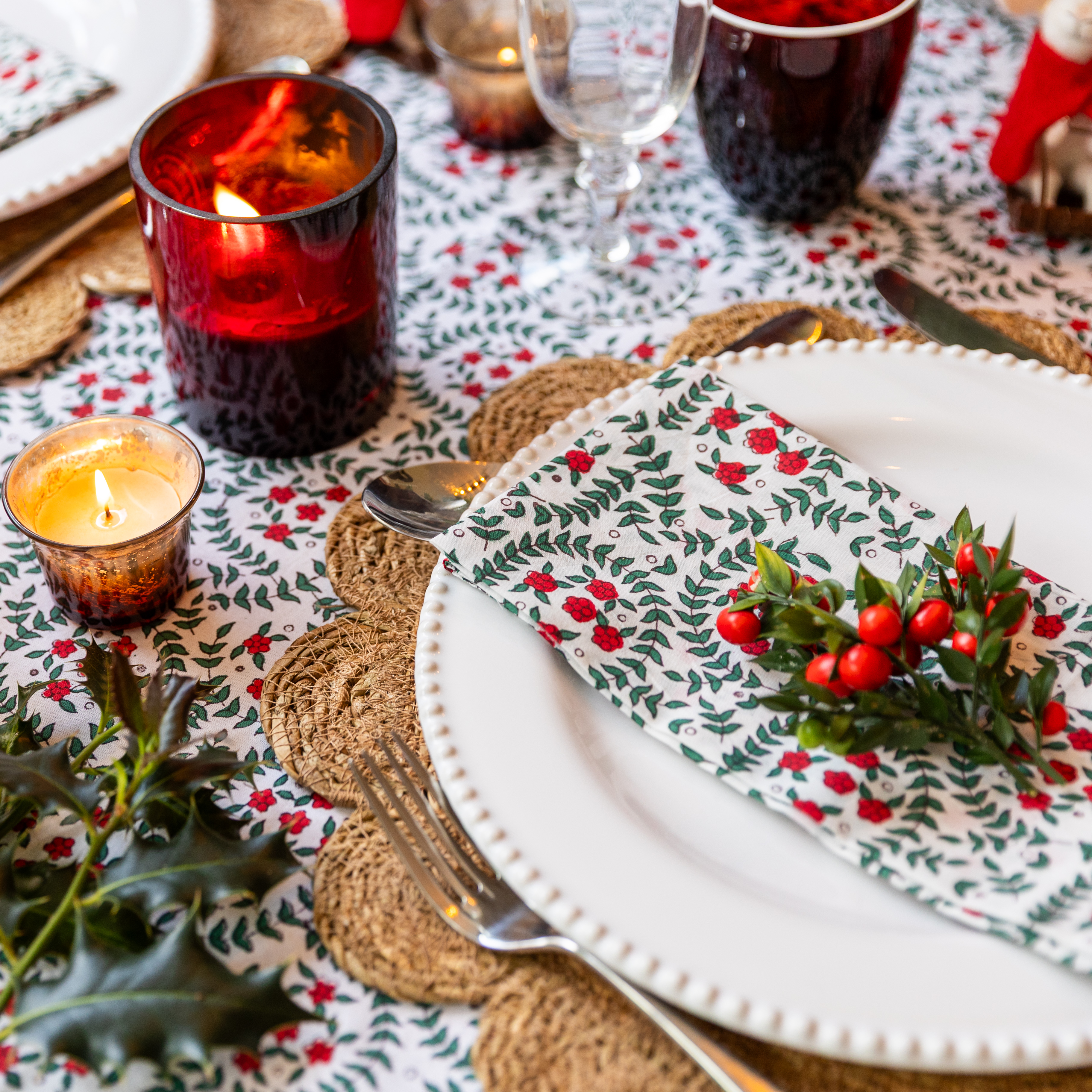 THICKER WEAVE NAPKINS - RED BERRIES