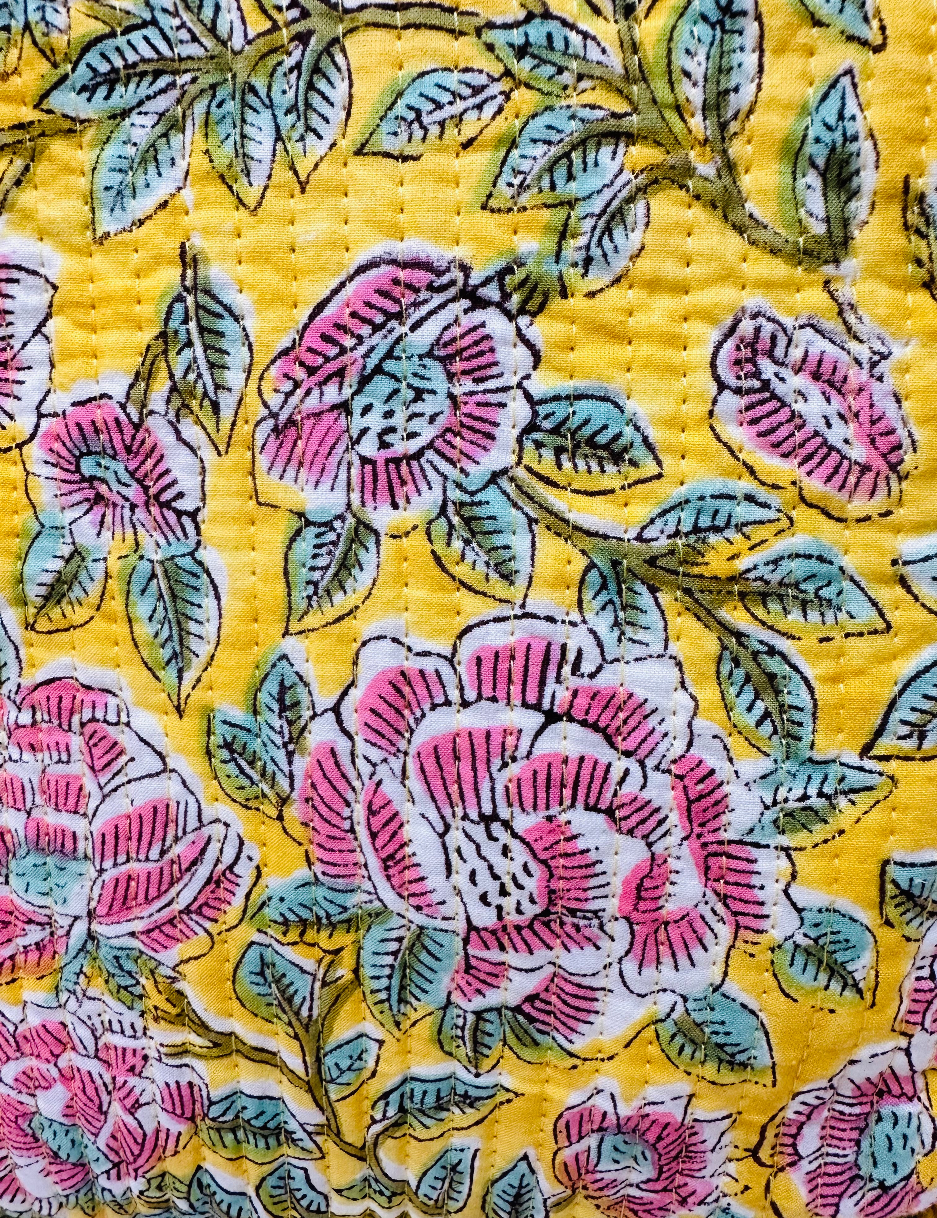 yellowcloseup_e489c4c1-e33d-44f9-9216-742f0f6c7fb8.jpg